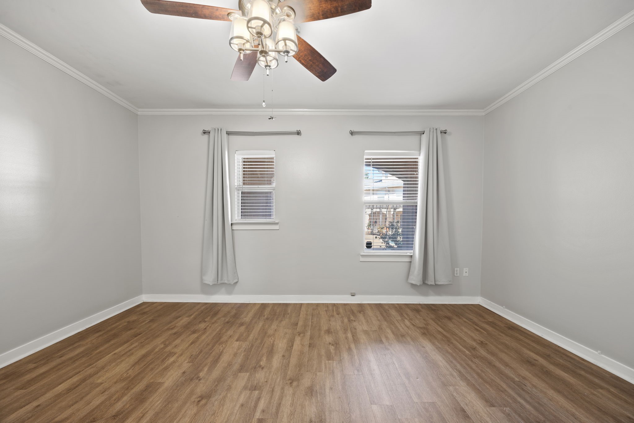 3922 Gilbert Avenue 106