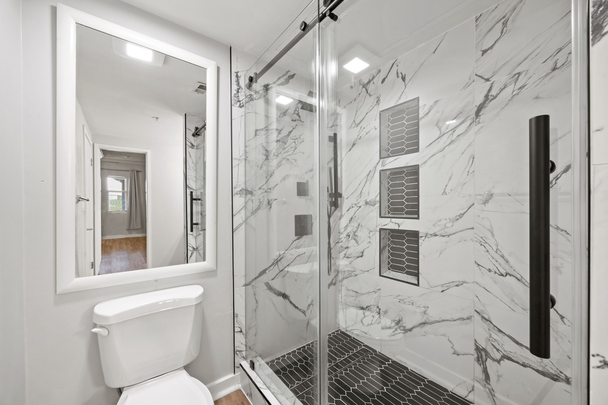 3922 Gilbert Avenue 106