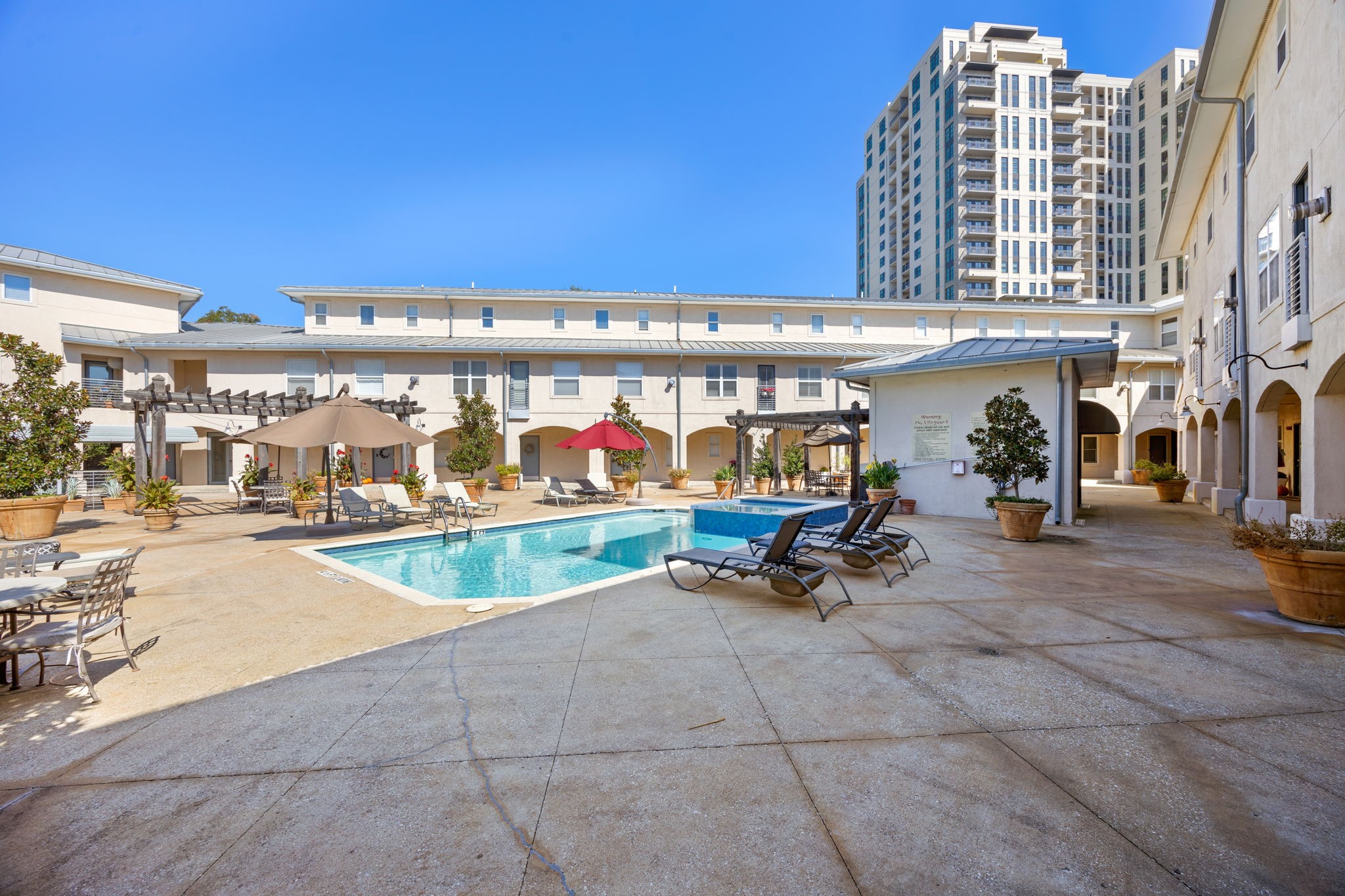 3922 Gilbert Avenue 106