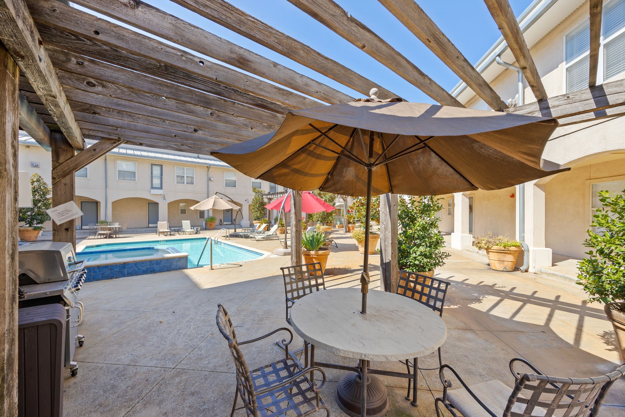 3922 Gilbert Avenue 106