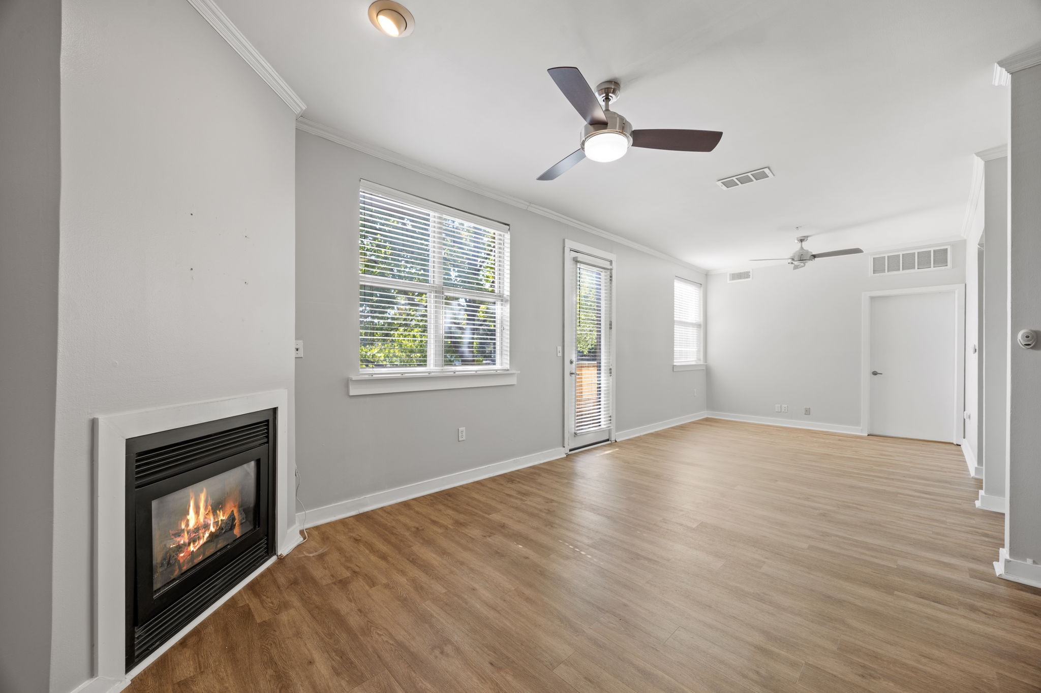 3922 Gilbert Avenue 106