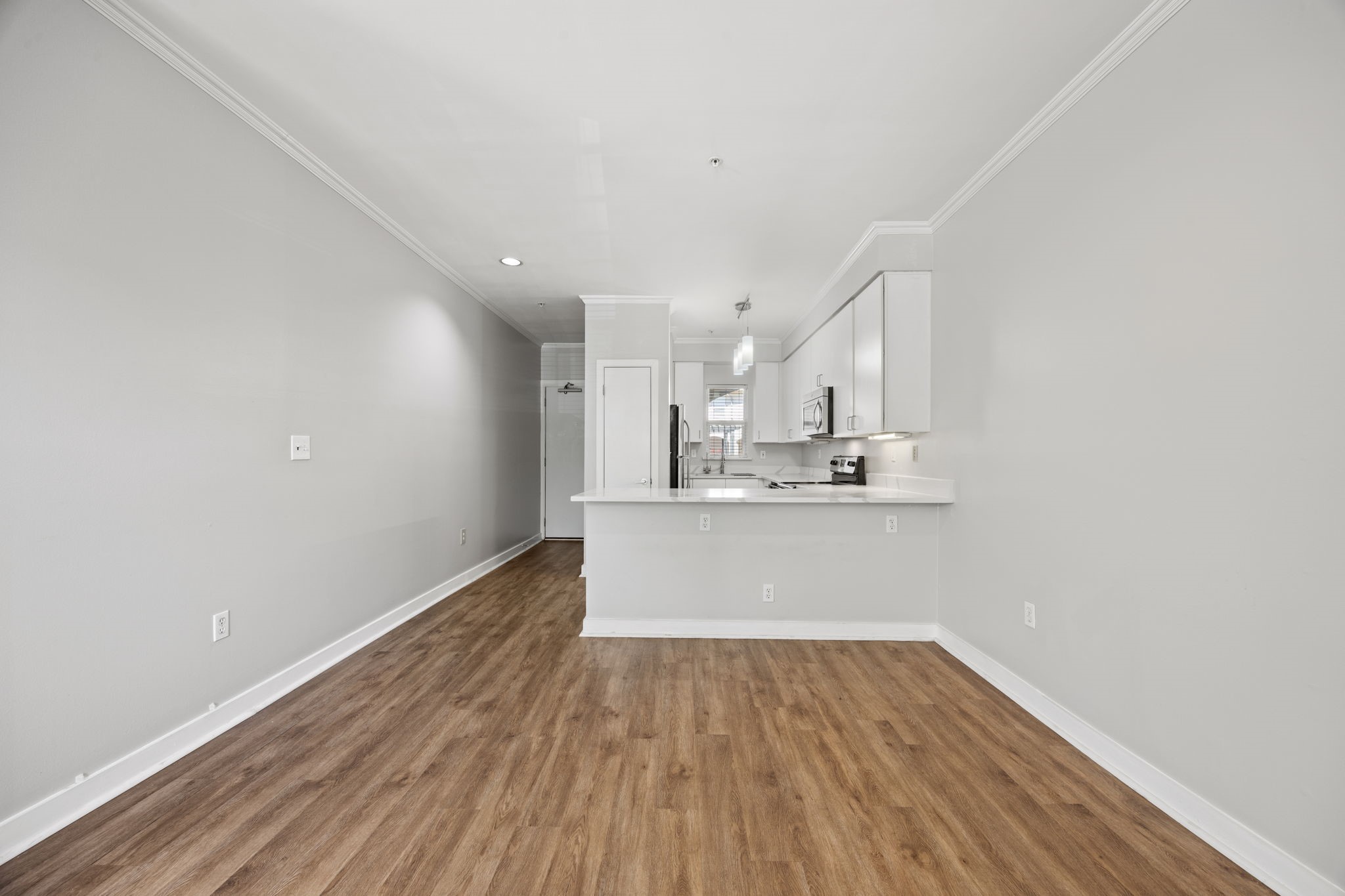 3922 Gilbert Avenue 106