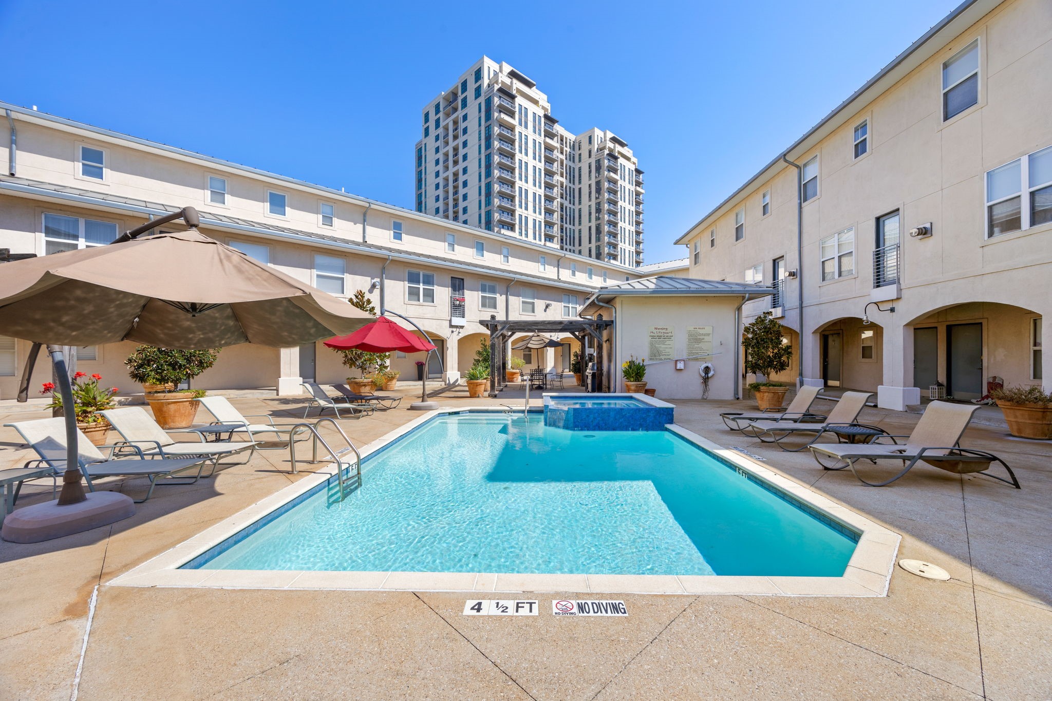 3922 Gilbert Avenue 106