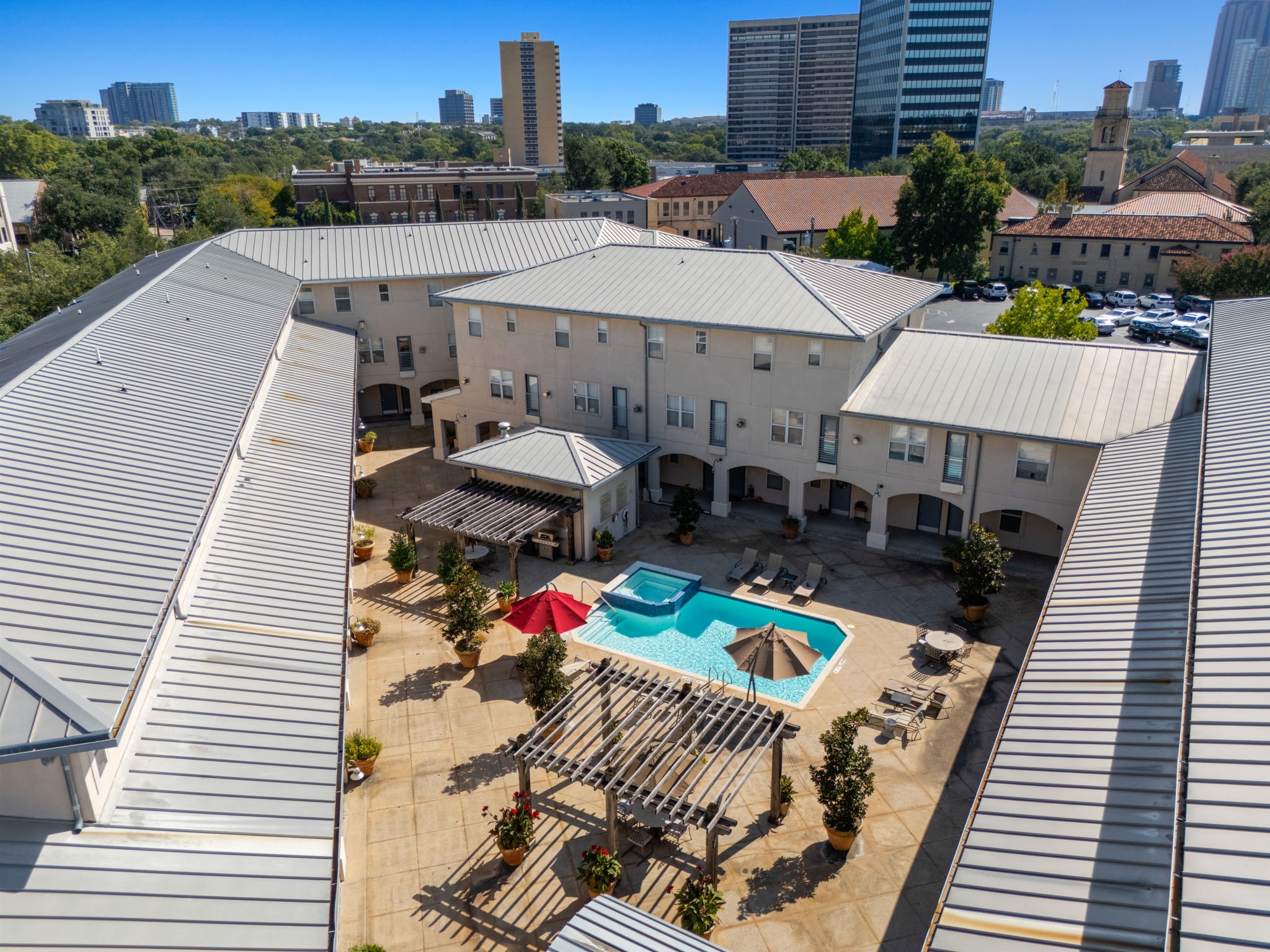 3922 Gilbert Avenue 106