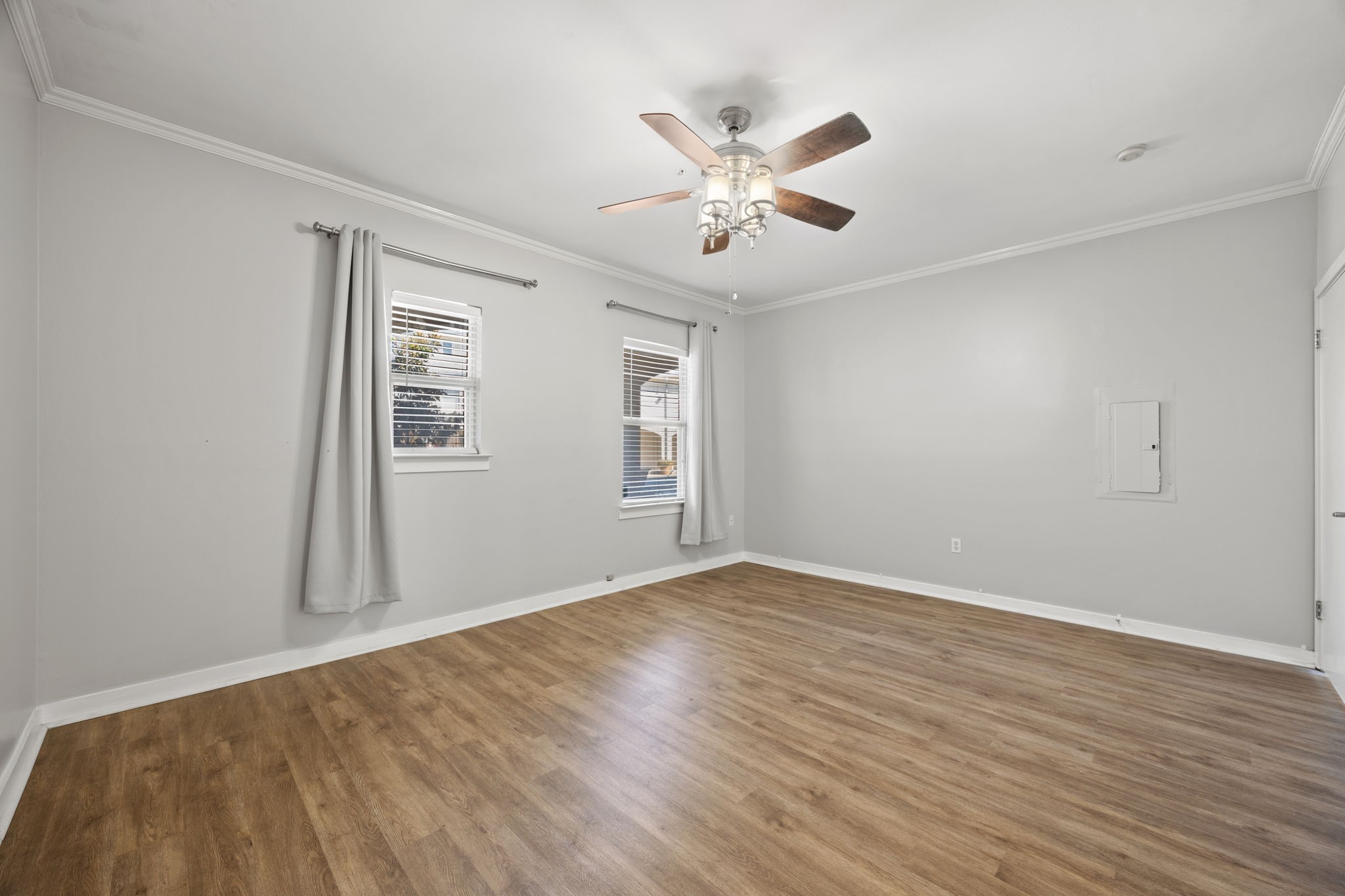 3922 Gilbert Avenue 106