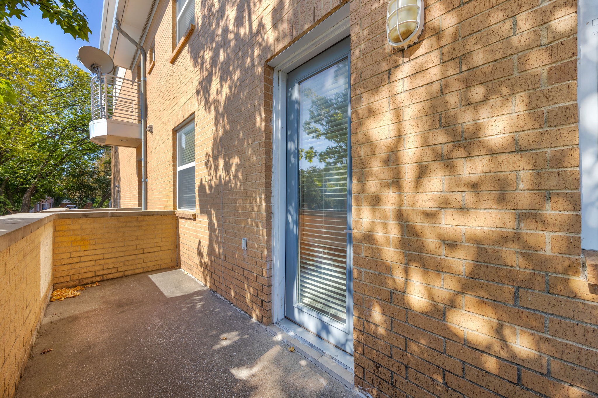 3922 Gilbert Avenue 106