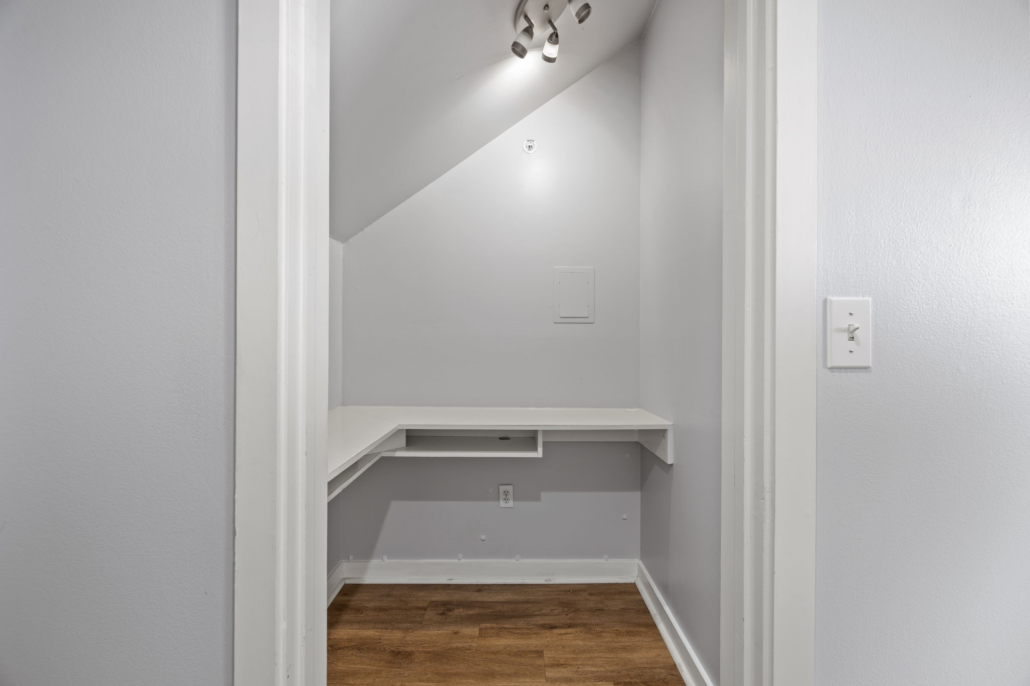 3922 Gilbert Avenue 106