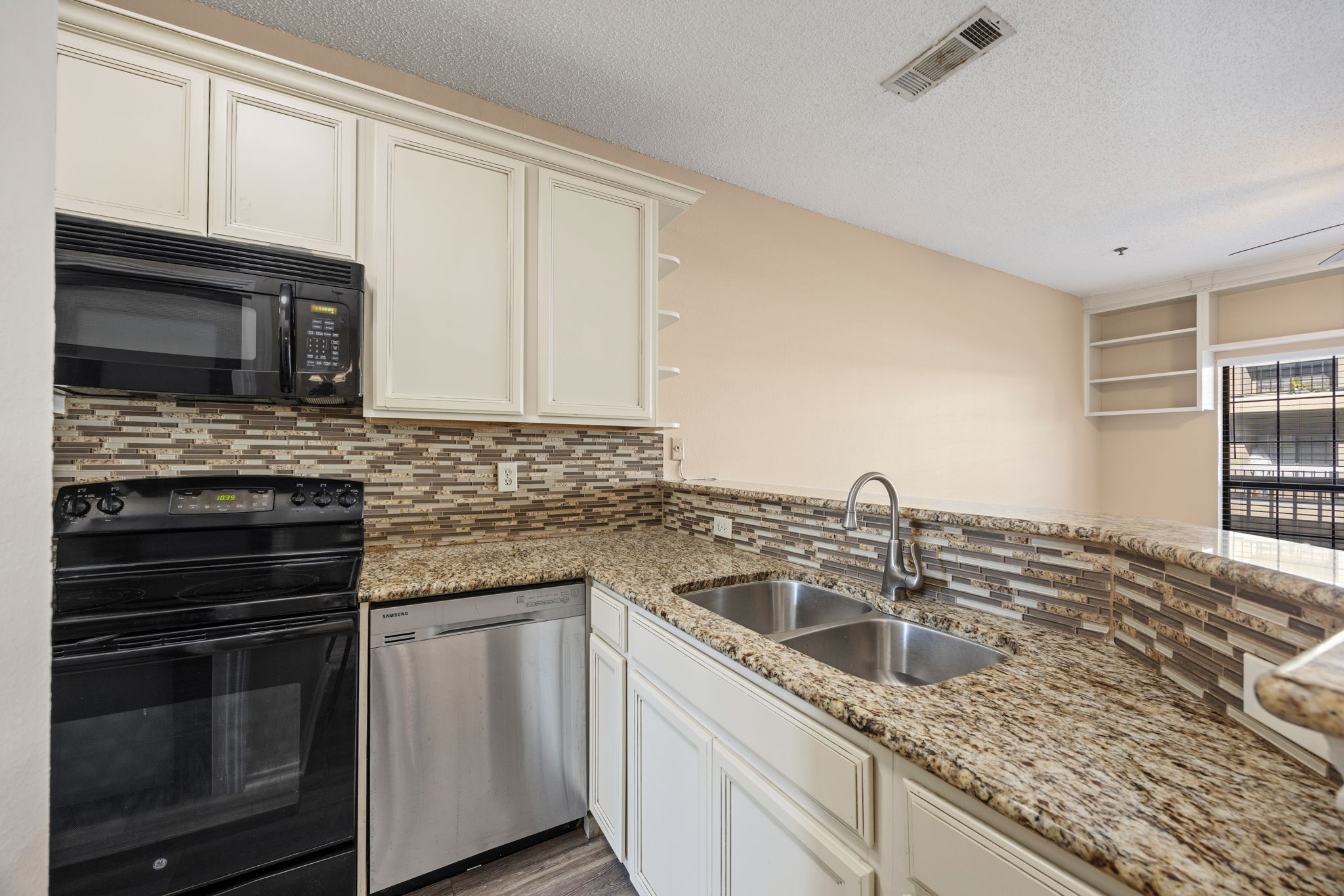 4800 W Lovers Lane 406