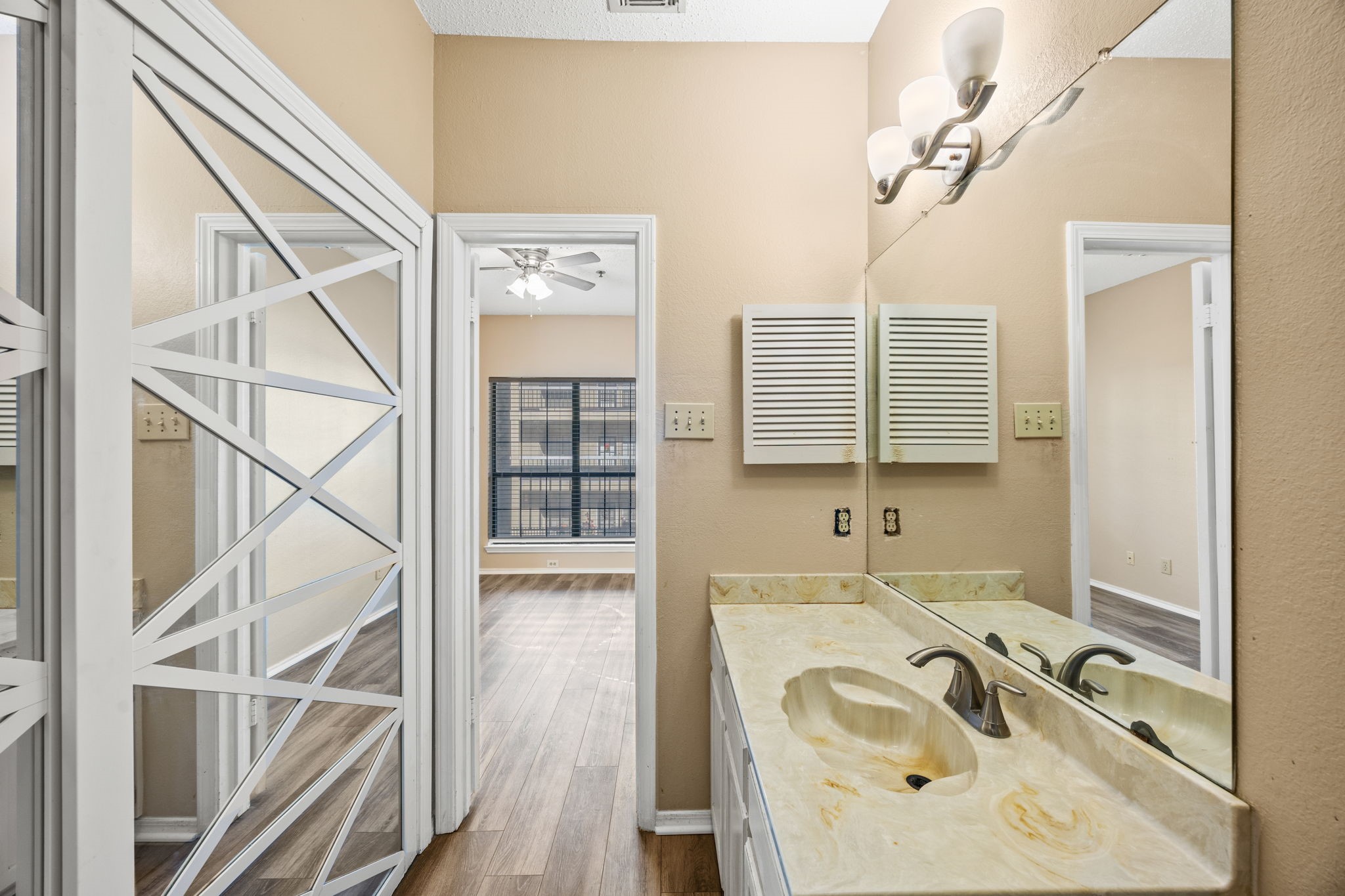 4800 W Lovers Lane 406