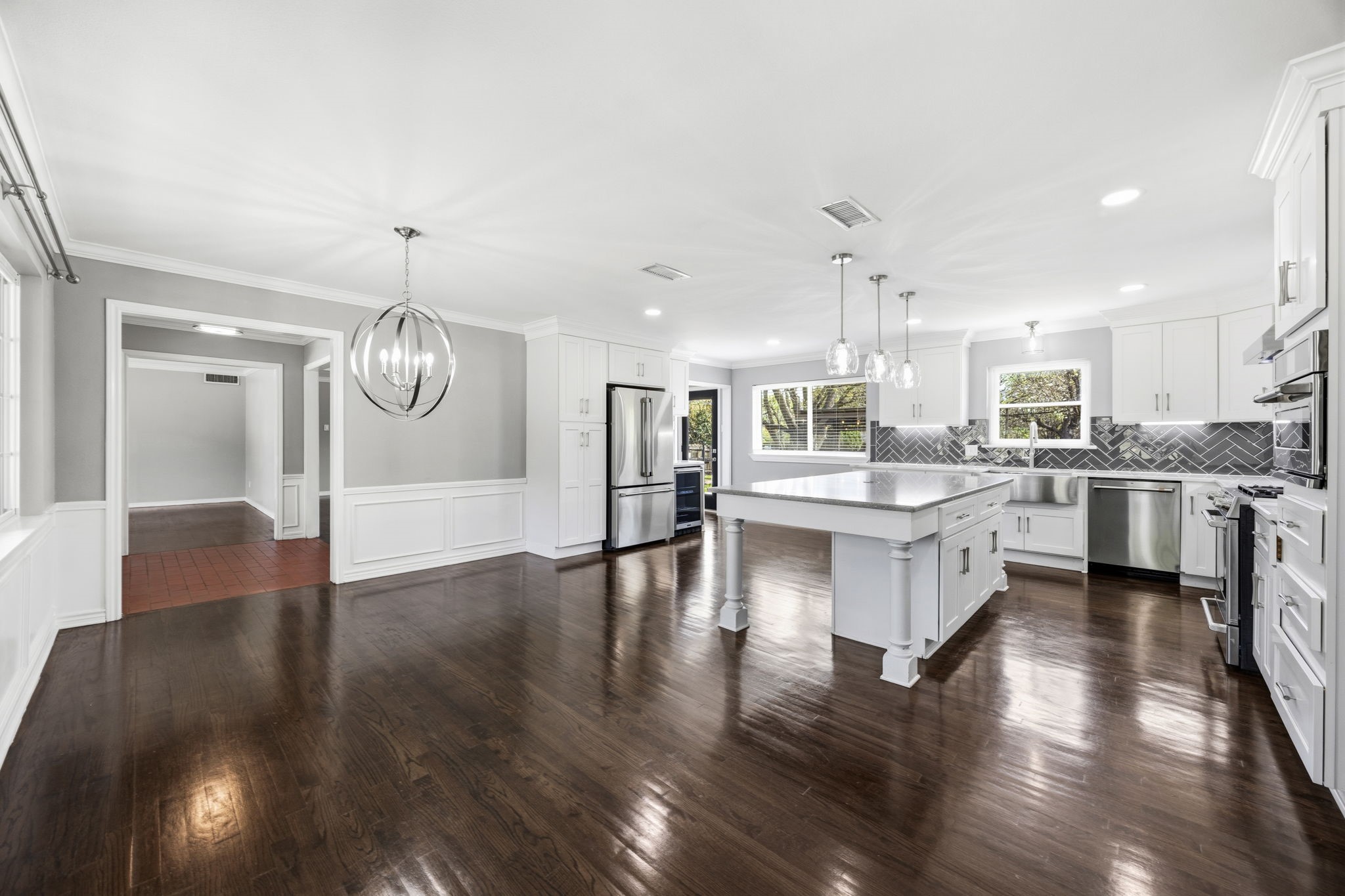 1636 W Red Bird Lane