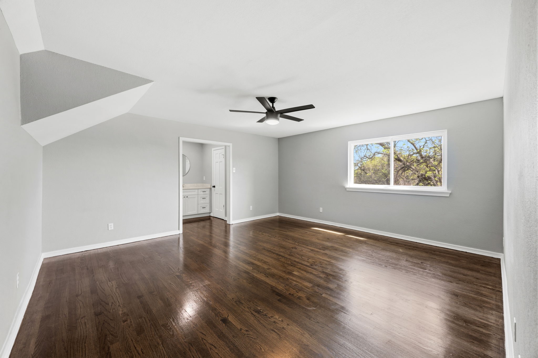 1636 W Red Bird Lane