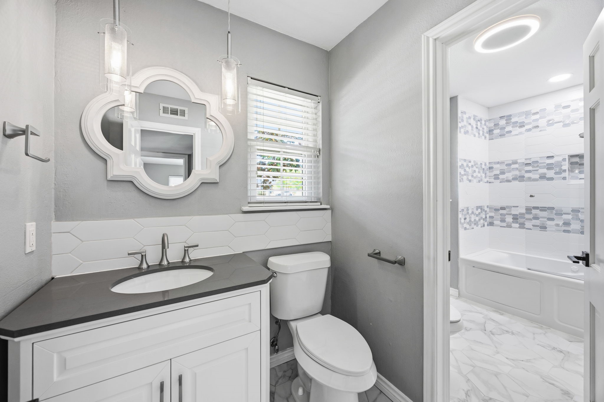 1636 W Red Bird Lane