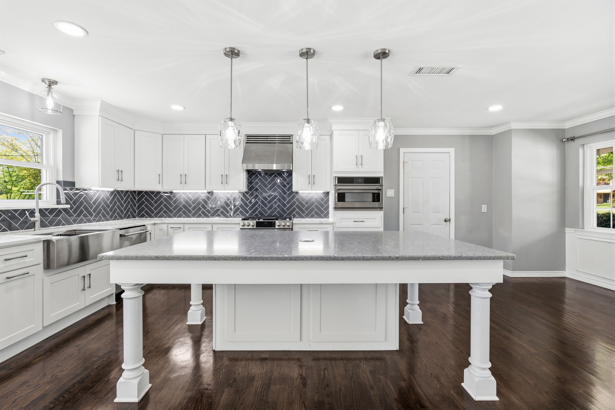 1636 W Red Bird Lane