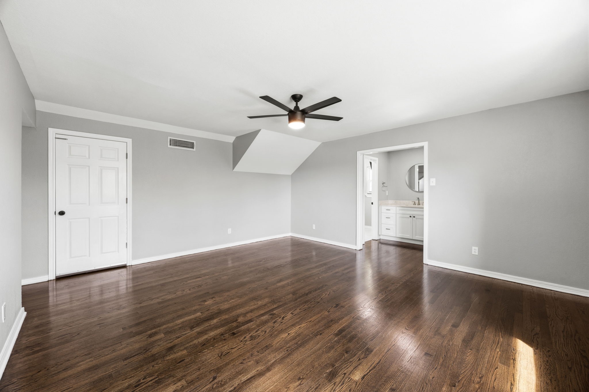 1636 W Red Bird Lane