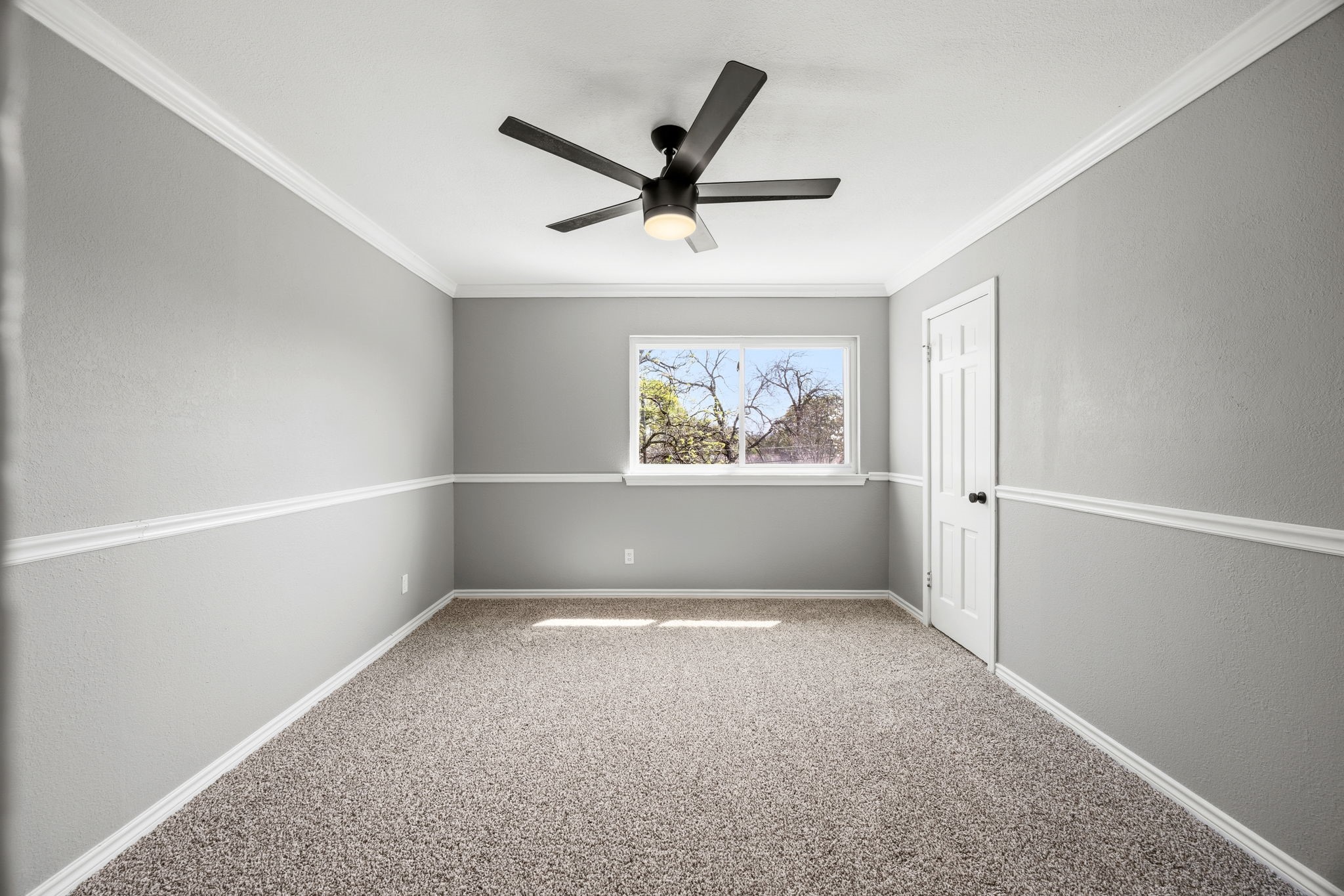 1636 W Red Bird Lane