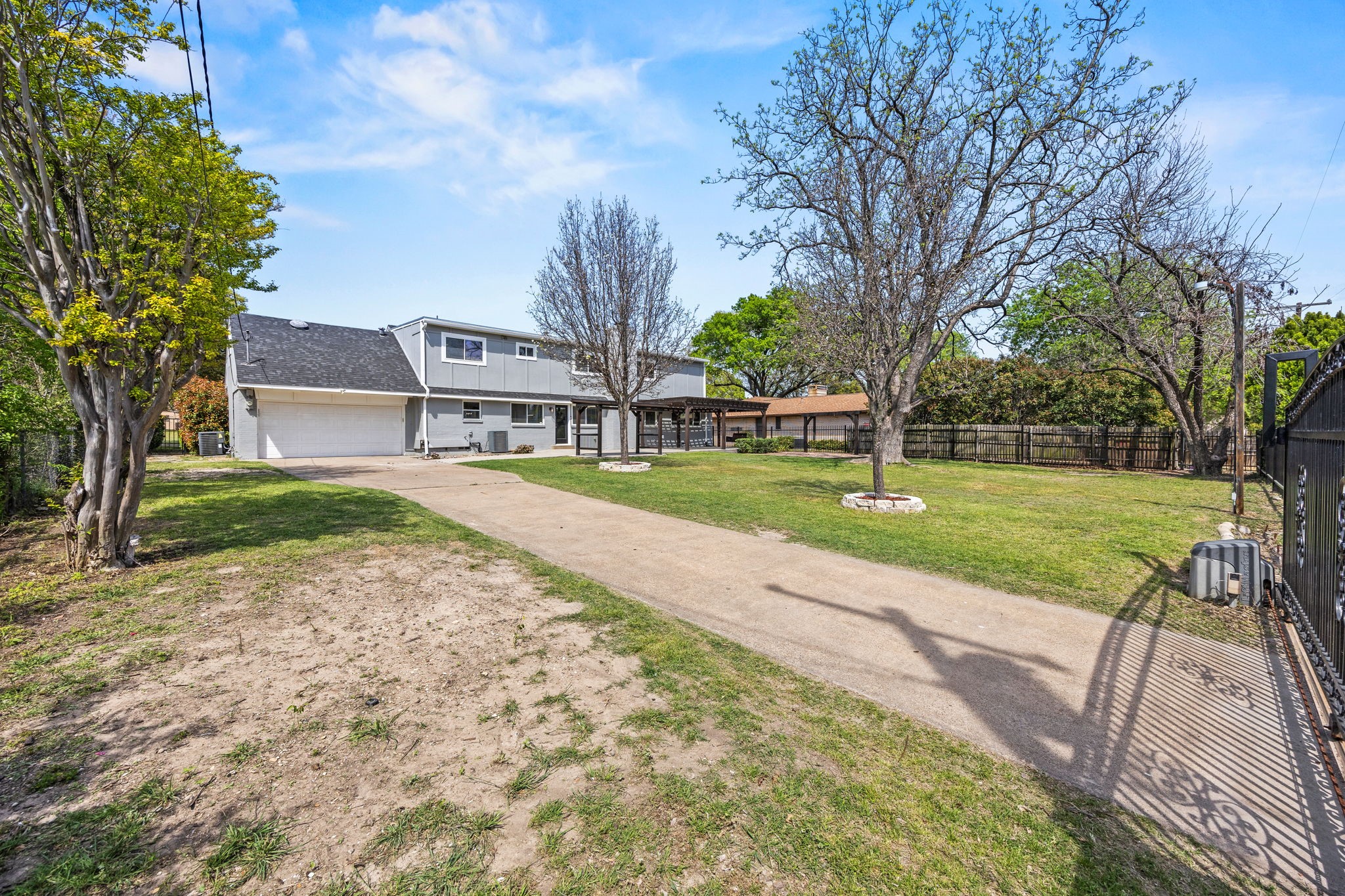 1636 W Red Bird Lane