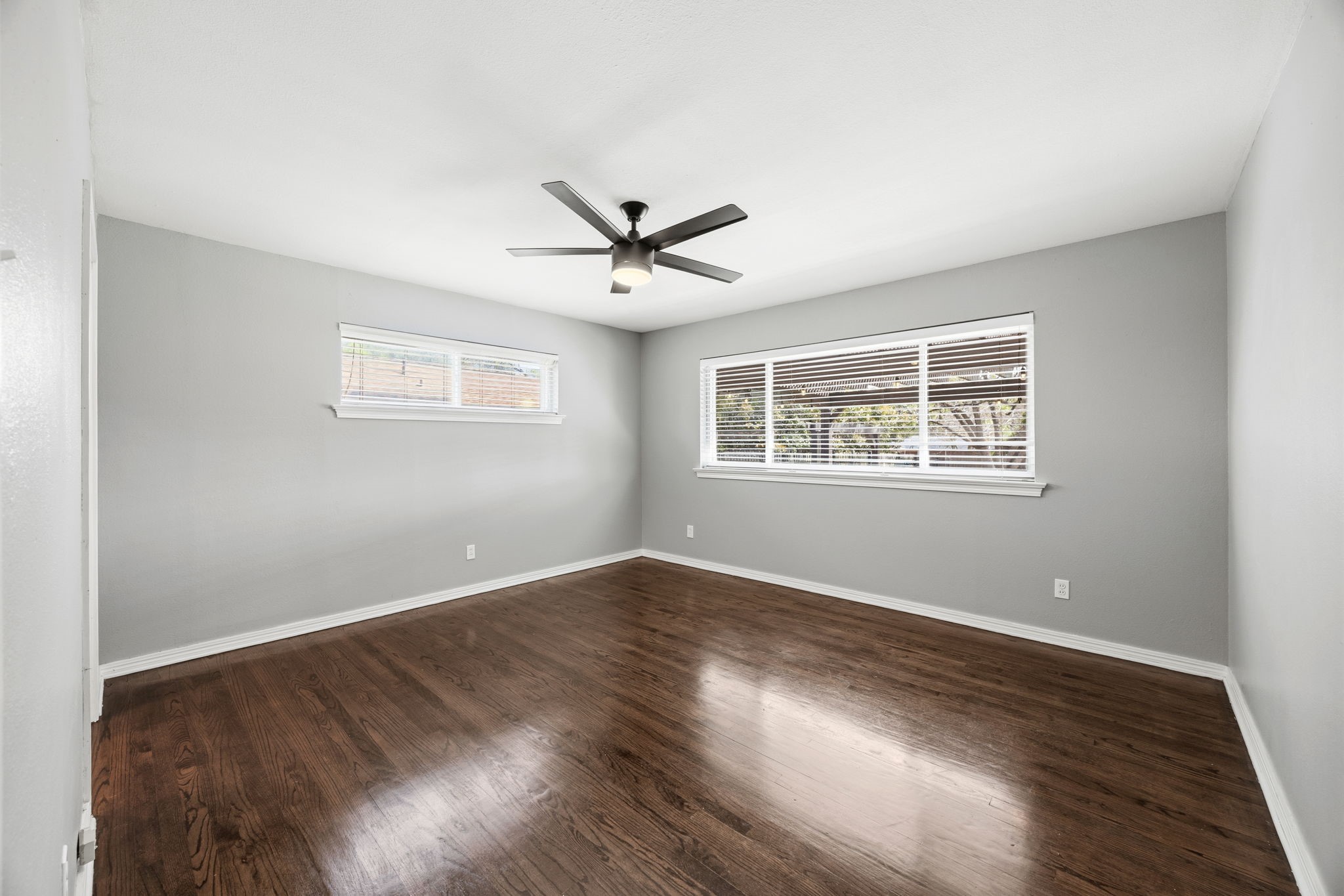 1636 W Red Bird Lane