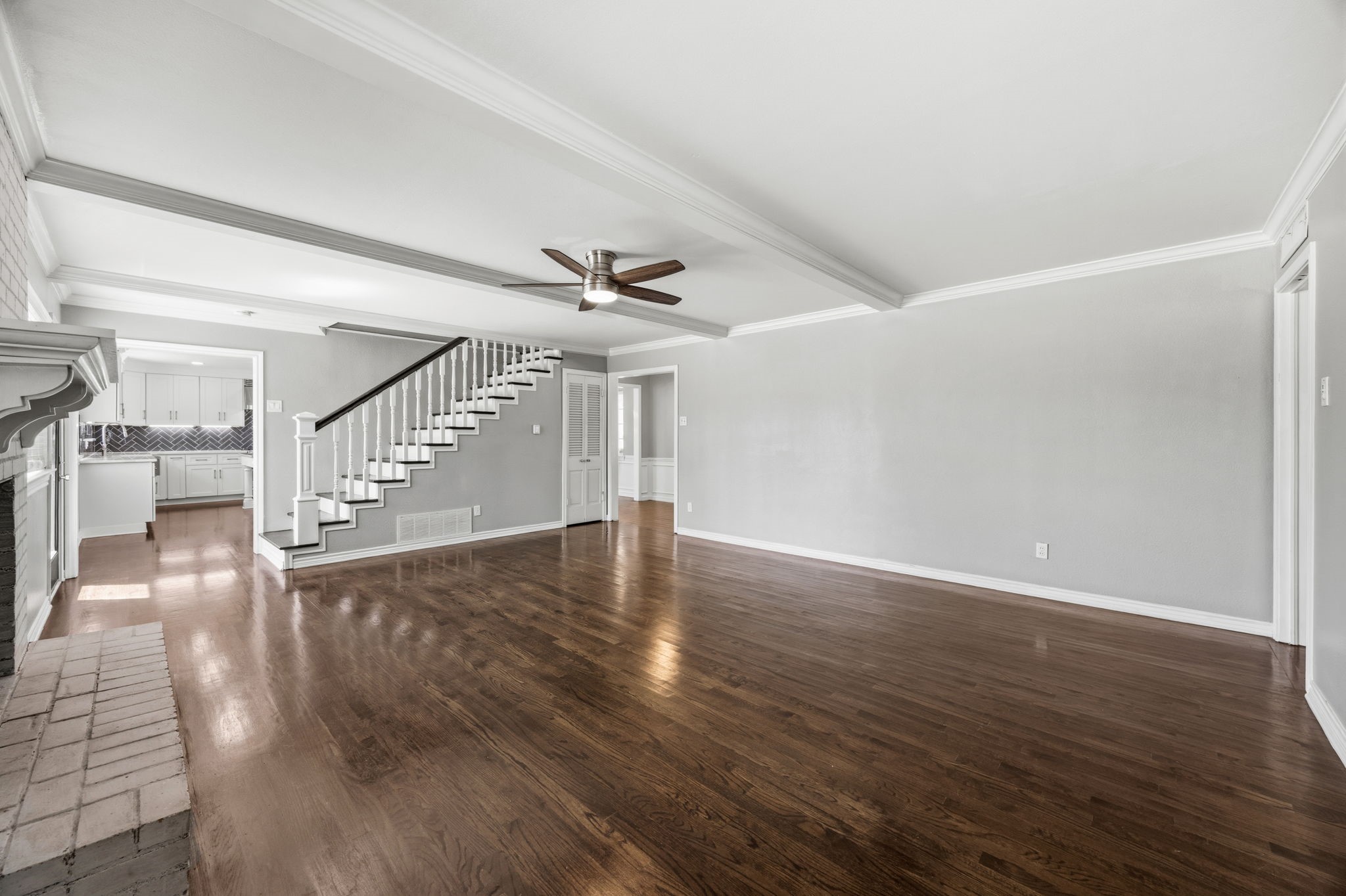 1636 W Red Bird Lane