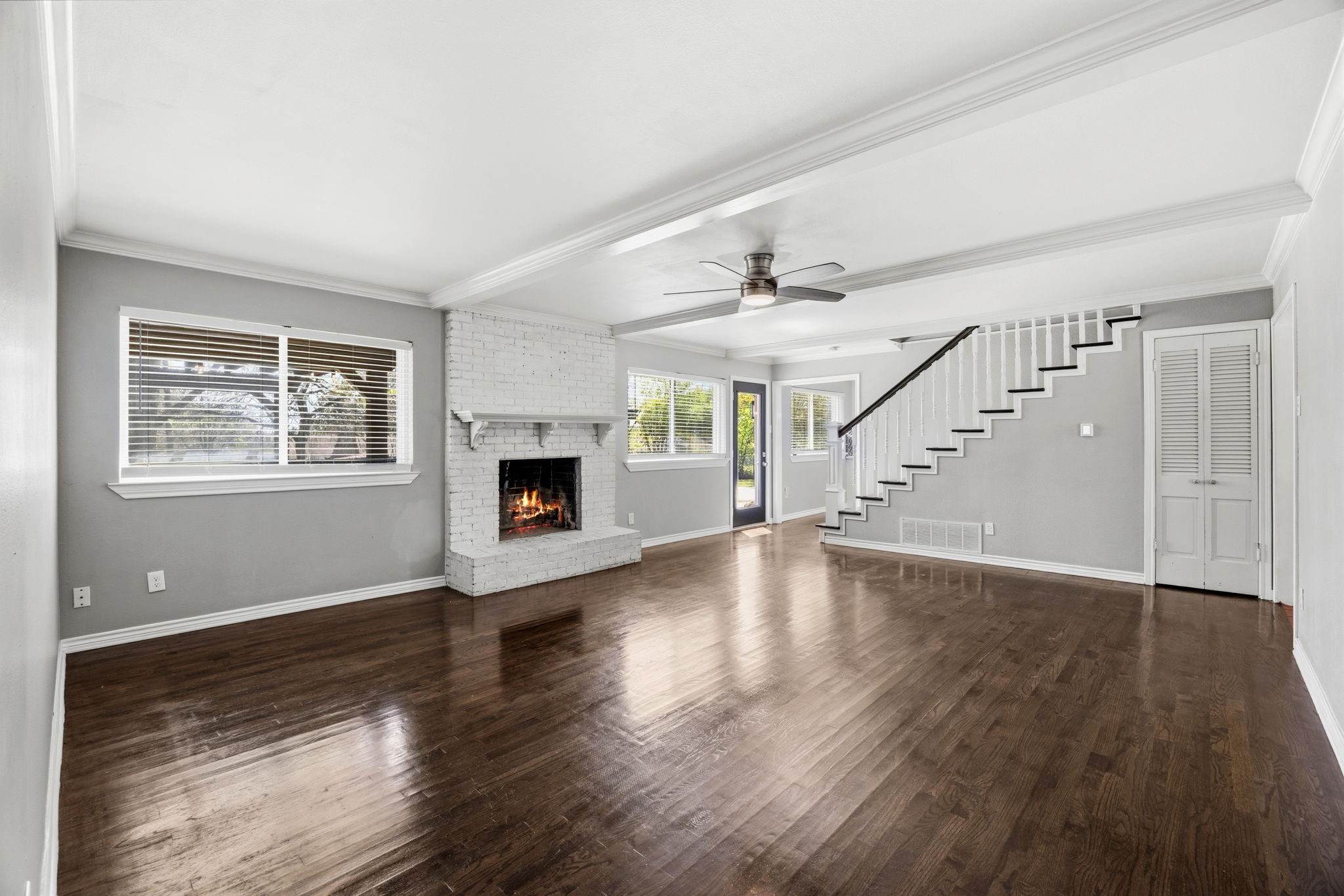 1636 W Red Bird Lane