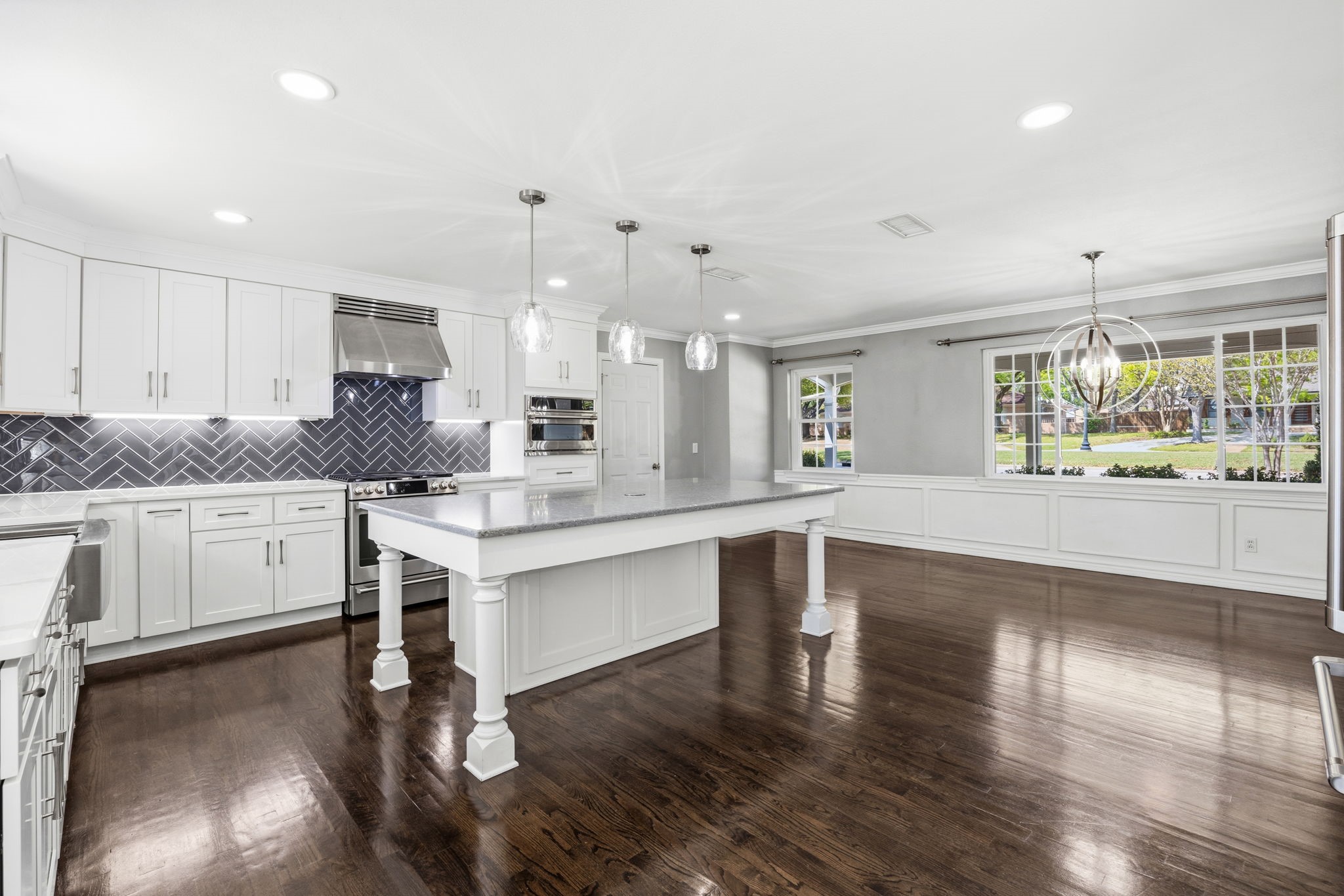 1636 W Red Bird Lane