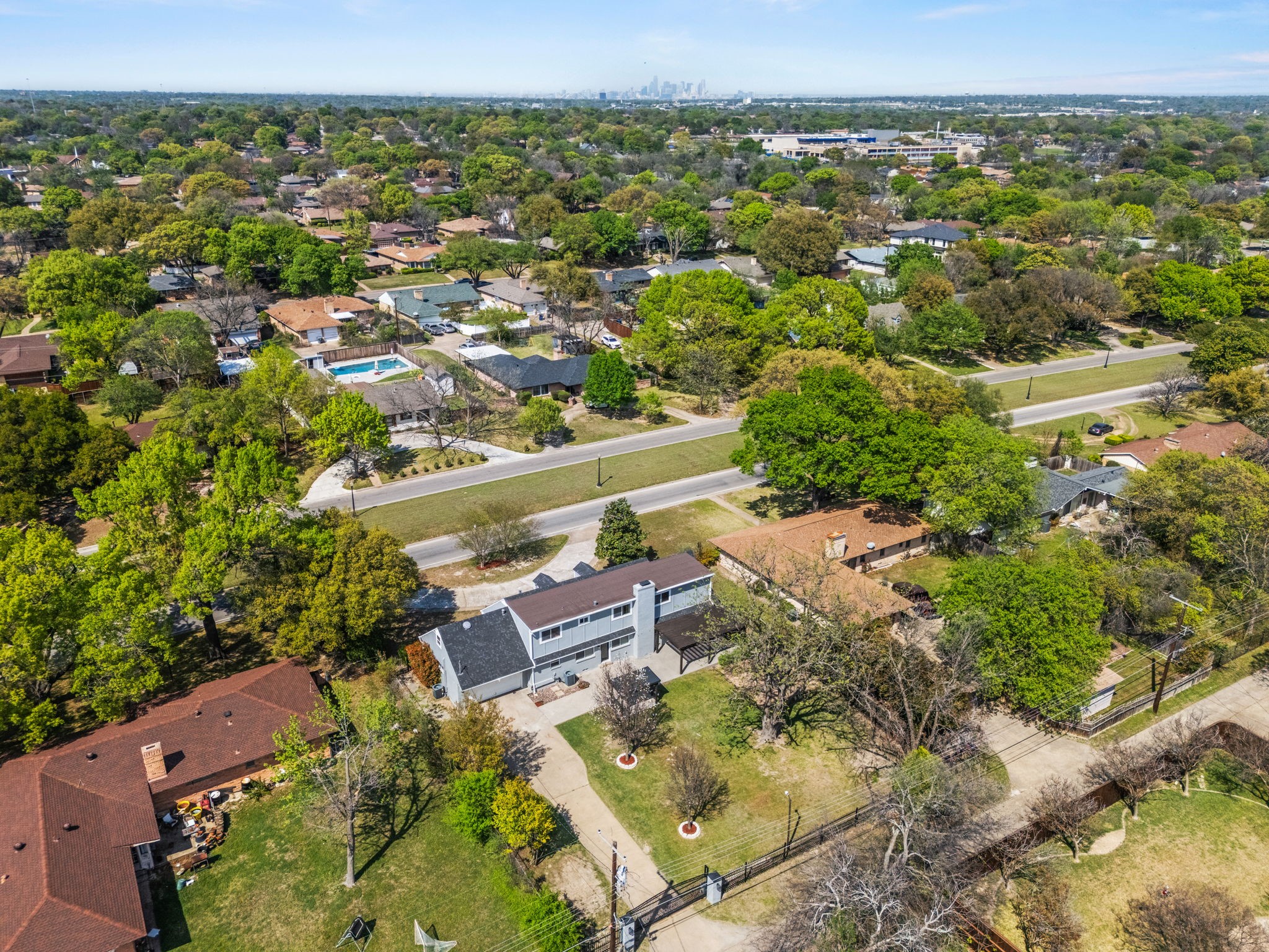 1636 W Red Bird Lane