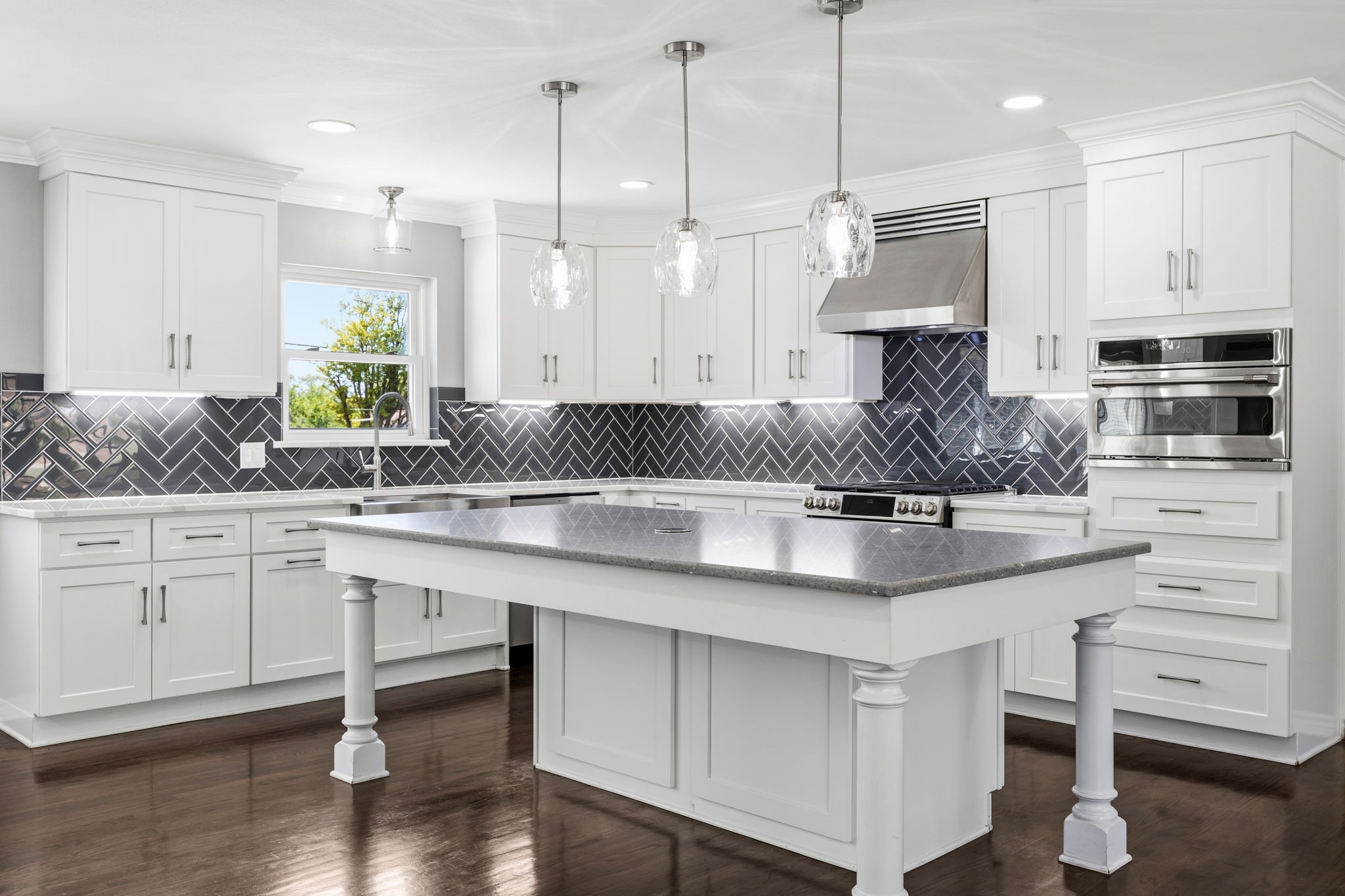 1636 W Red Bird Lane