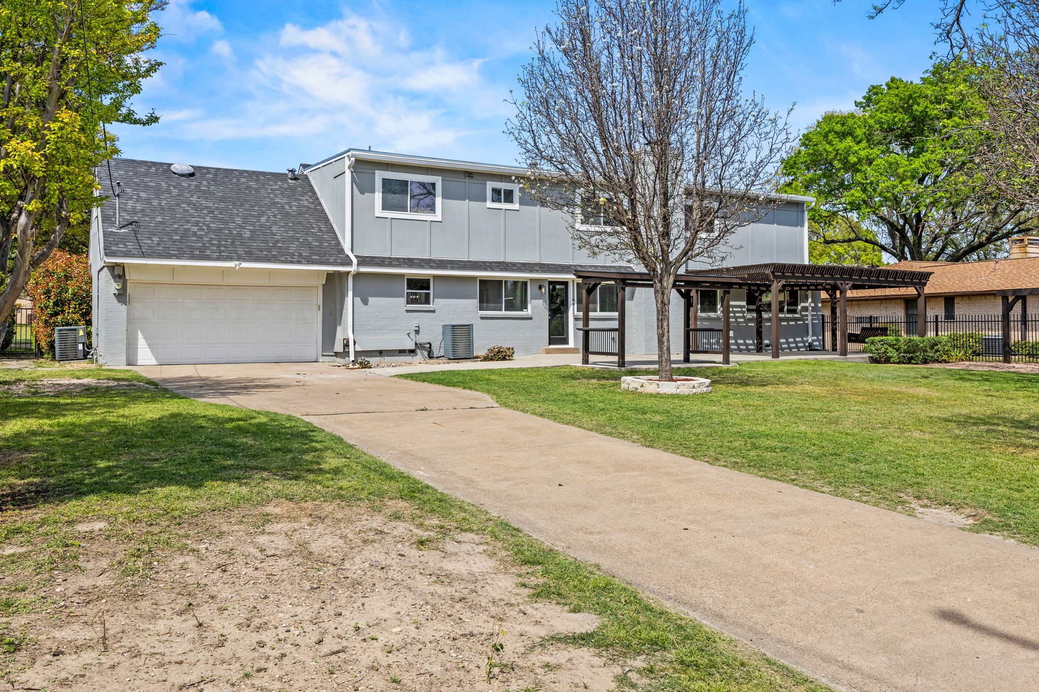 1636 W Red Bird Lane