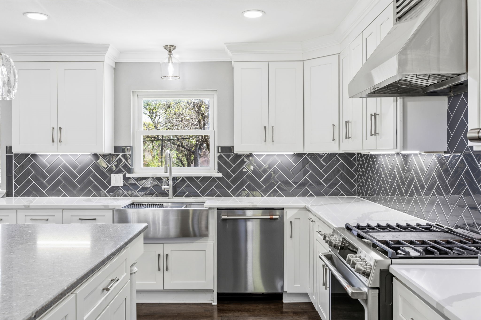 1636 W Red Bird Lane