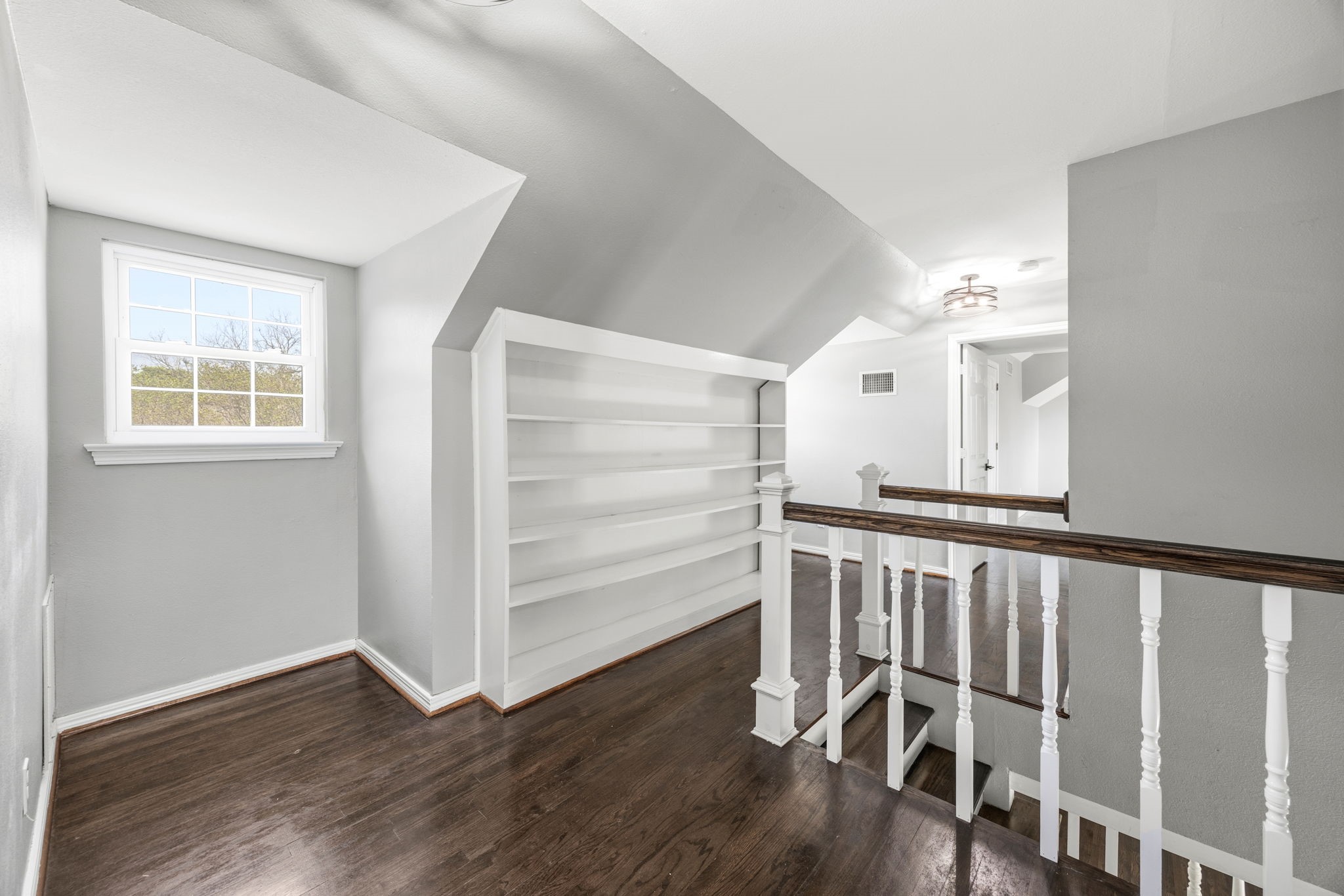 1636 W Red Bird Lane