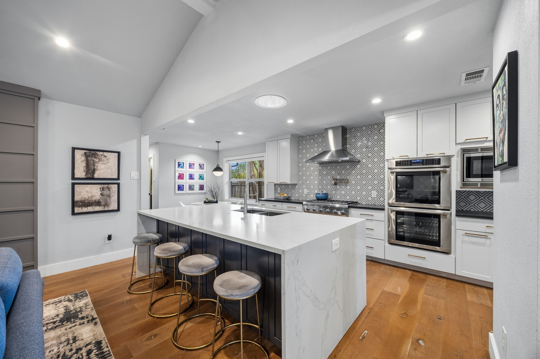 4136 Flintridge Drive