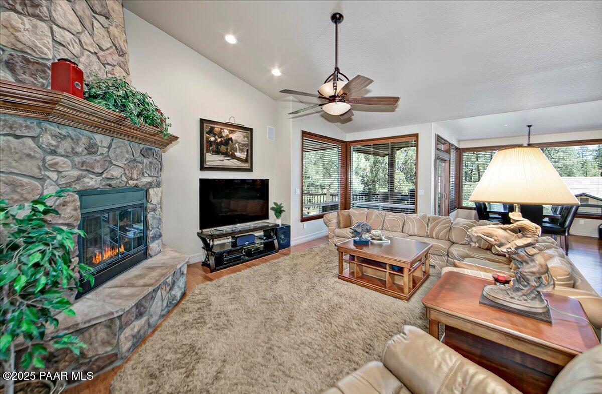 2140 Lone Oak Way