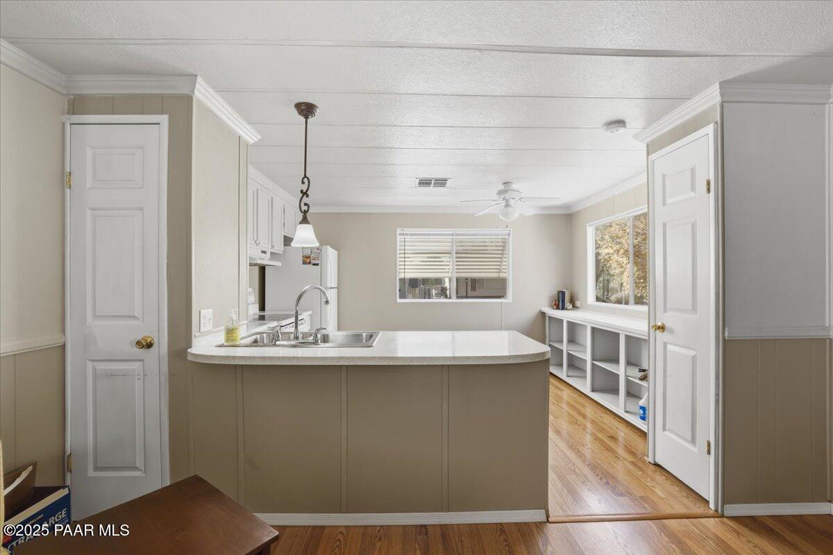 123 N Rush Street Unit: 13