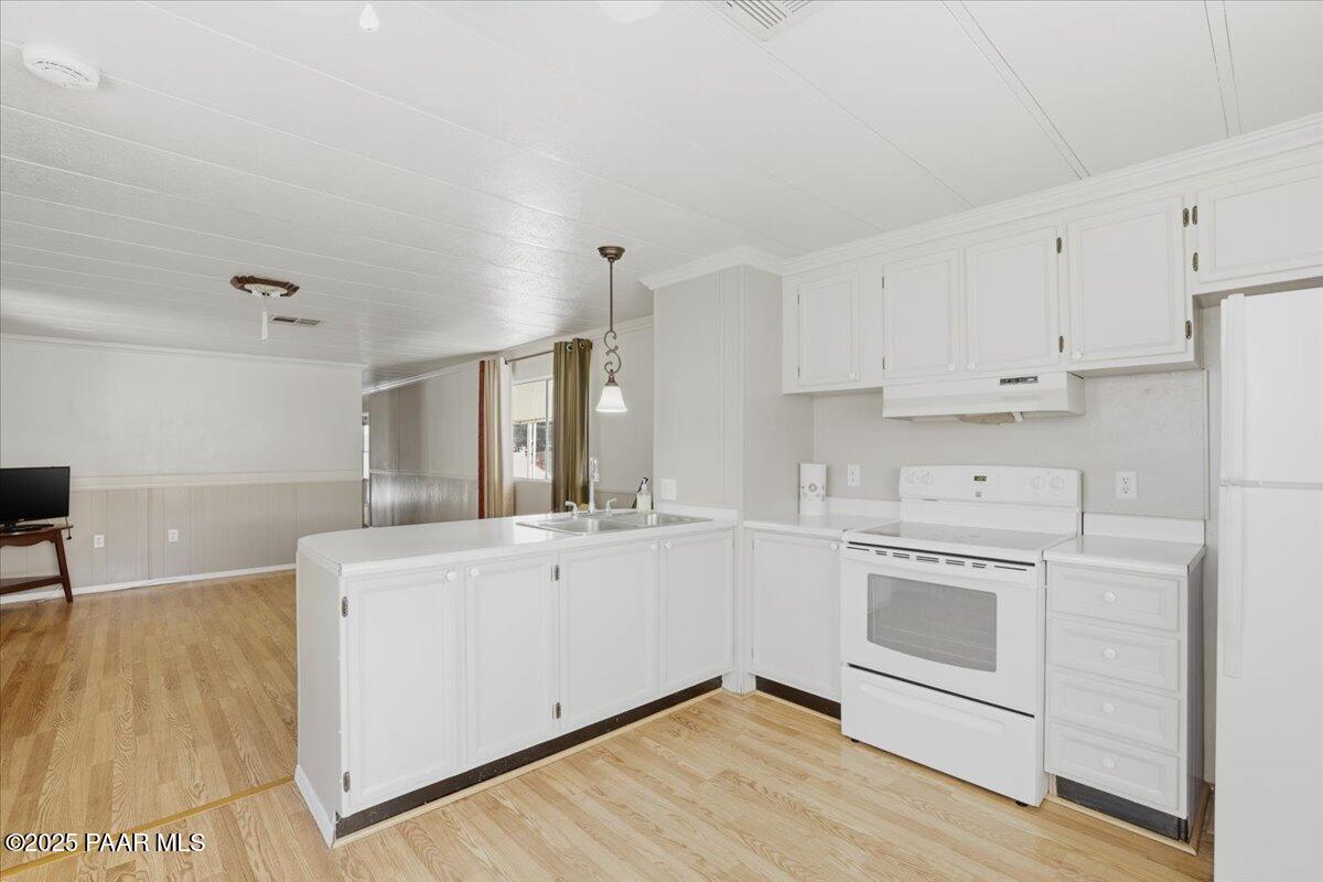 123 N Rush Street Unit: 13