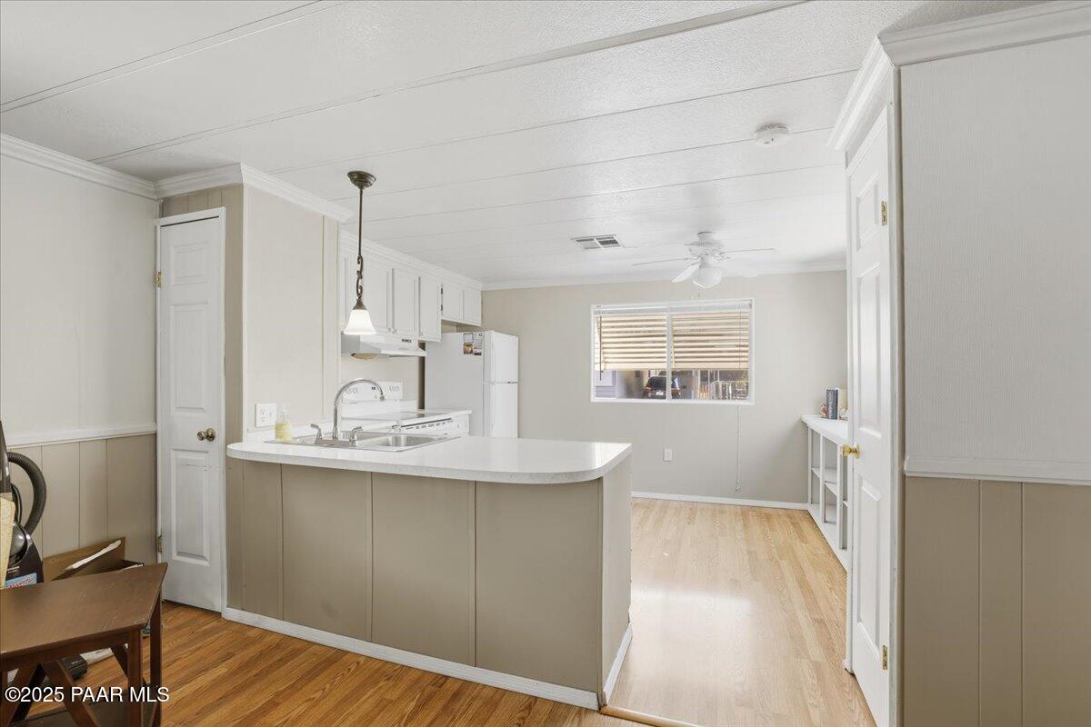 123 N Rush Street Unit: 13