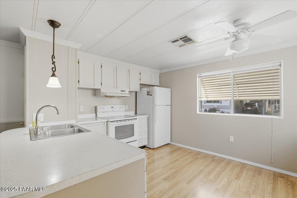 123 N Rush Street Unit: 13