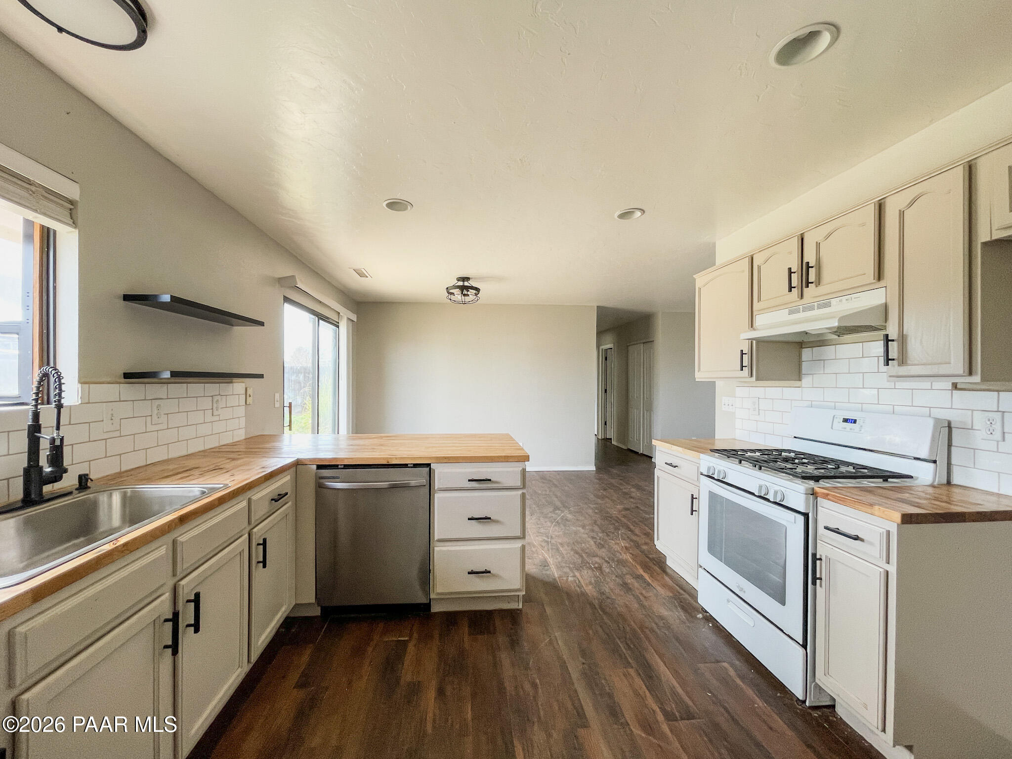 8613 E Hopi Drive