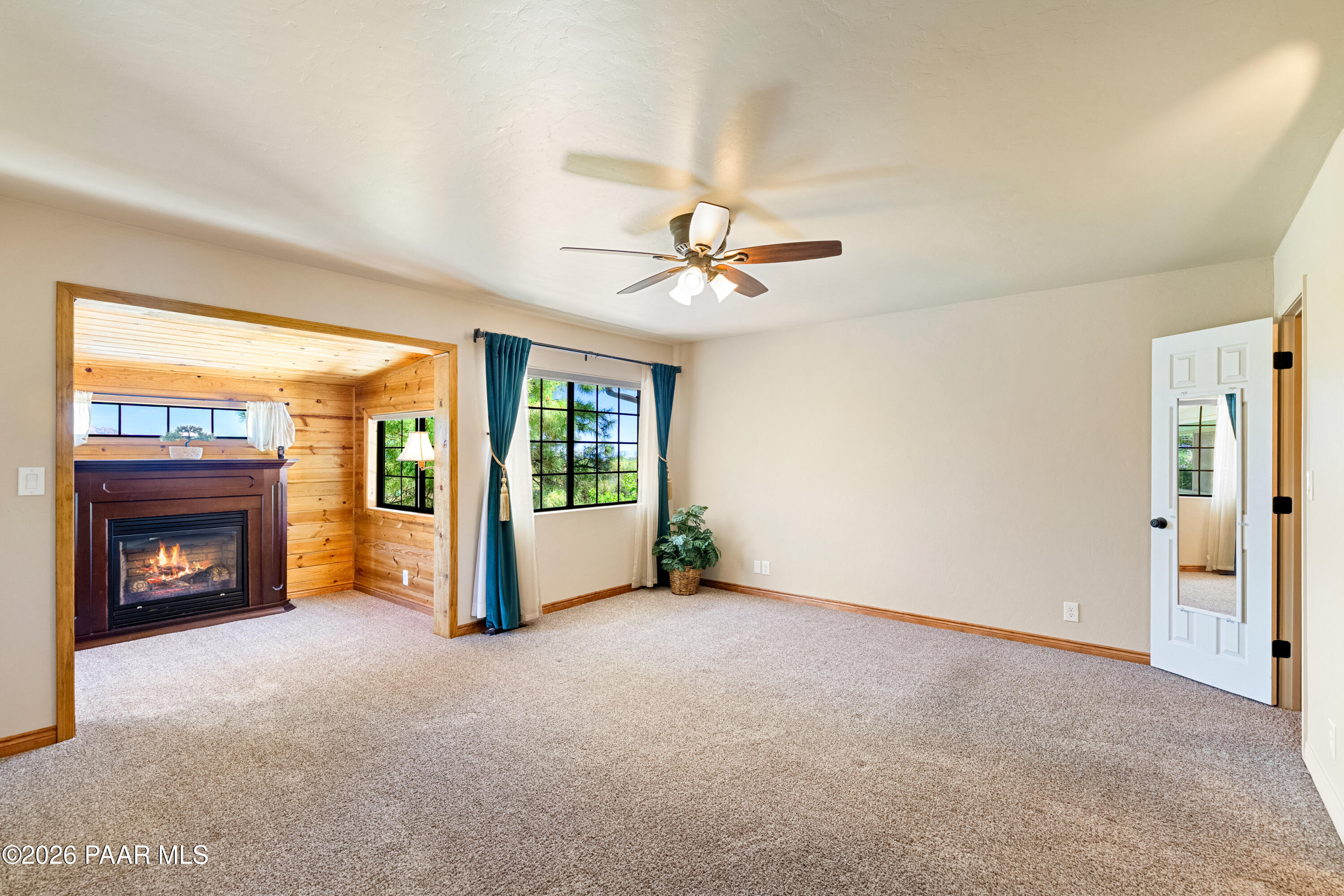 1289 S Manzanita Hill Road