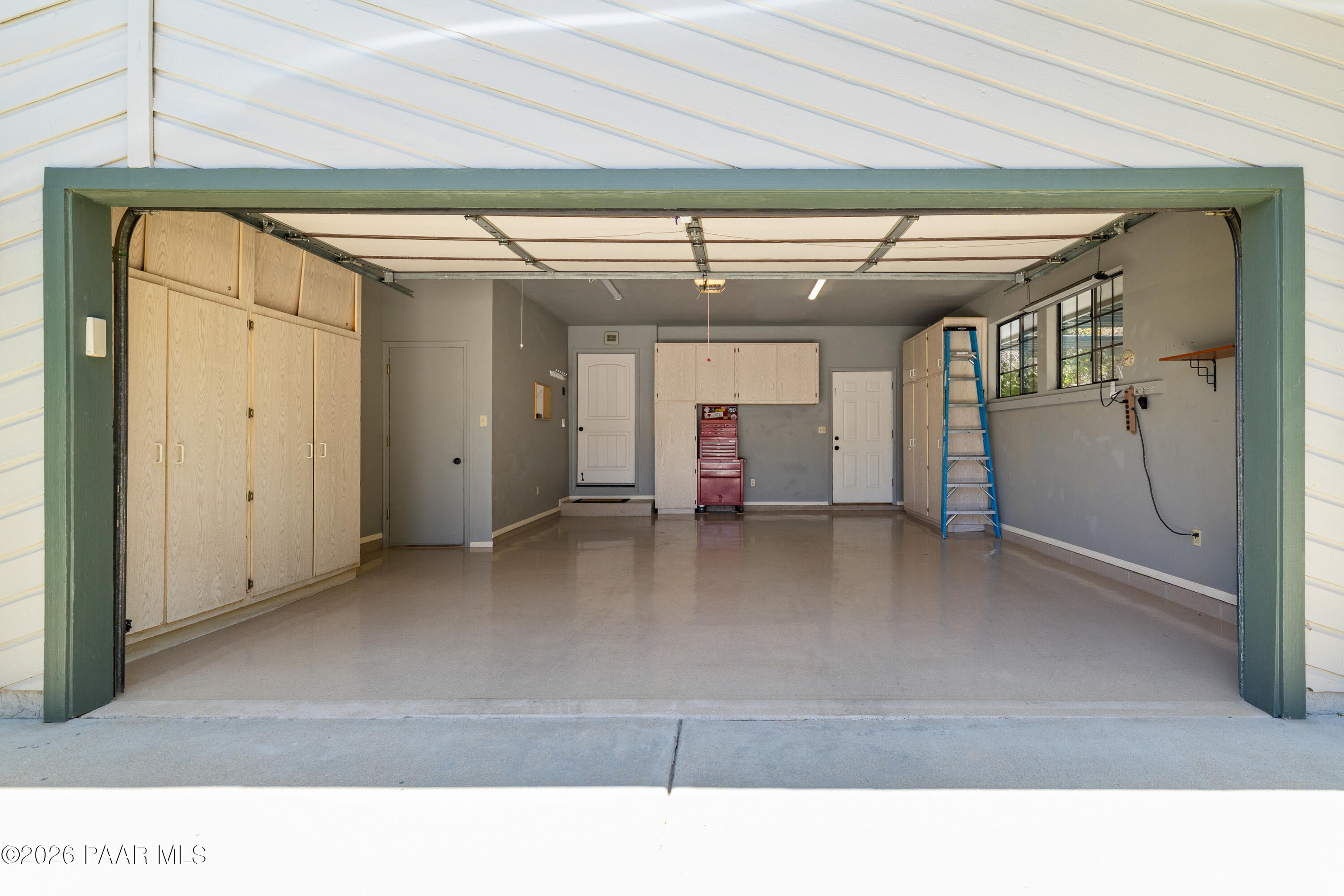 1289 S Manzanita Hill Road