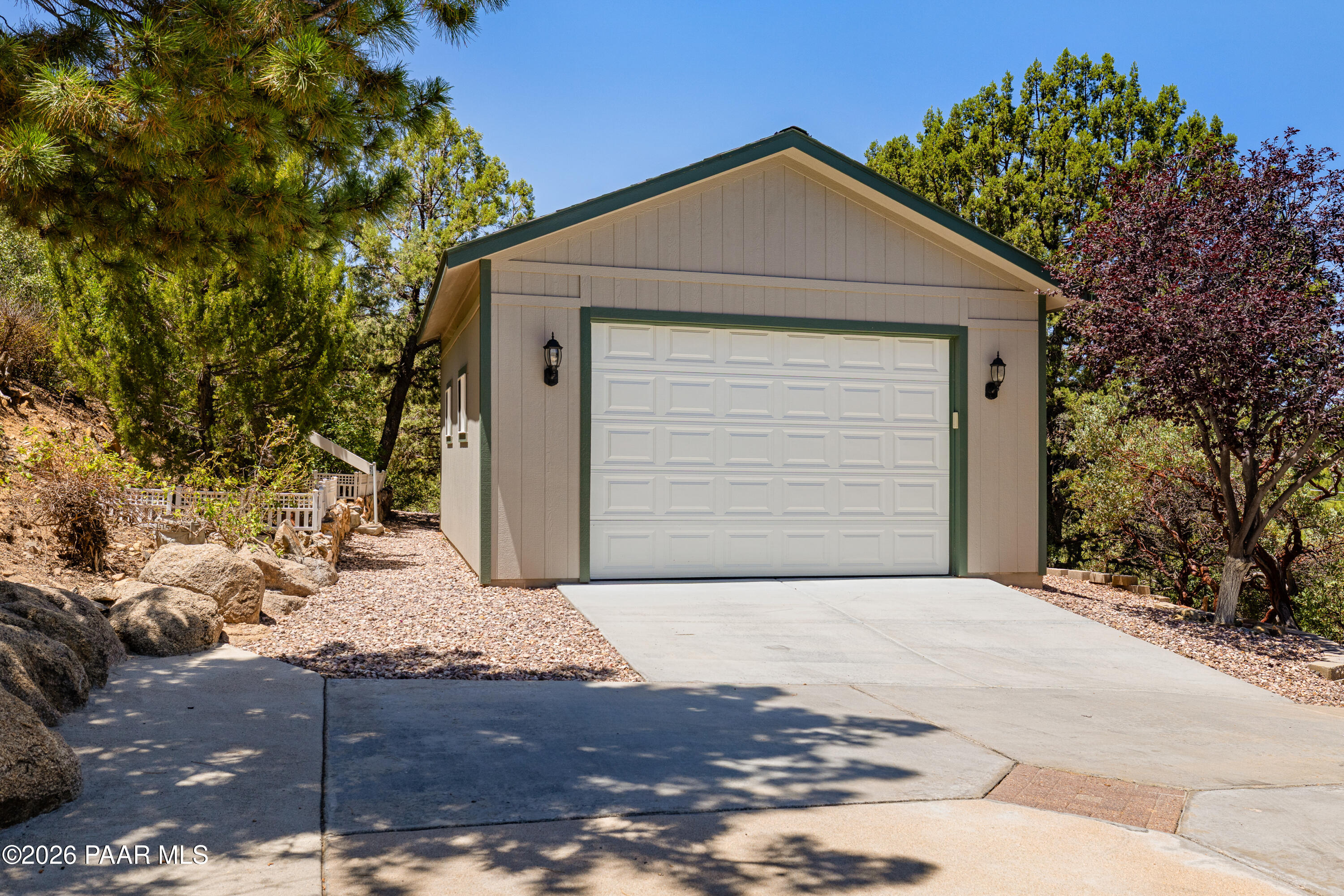 1289 S Manzanita Hill Road