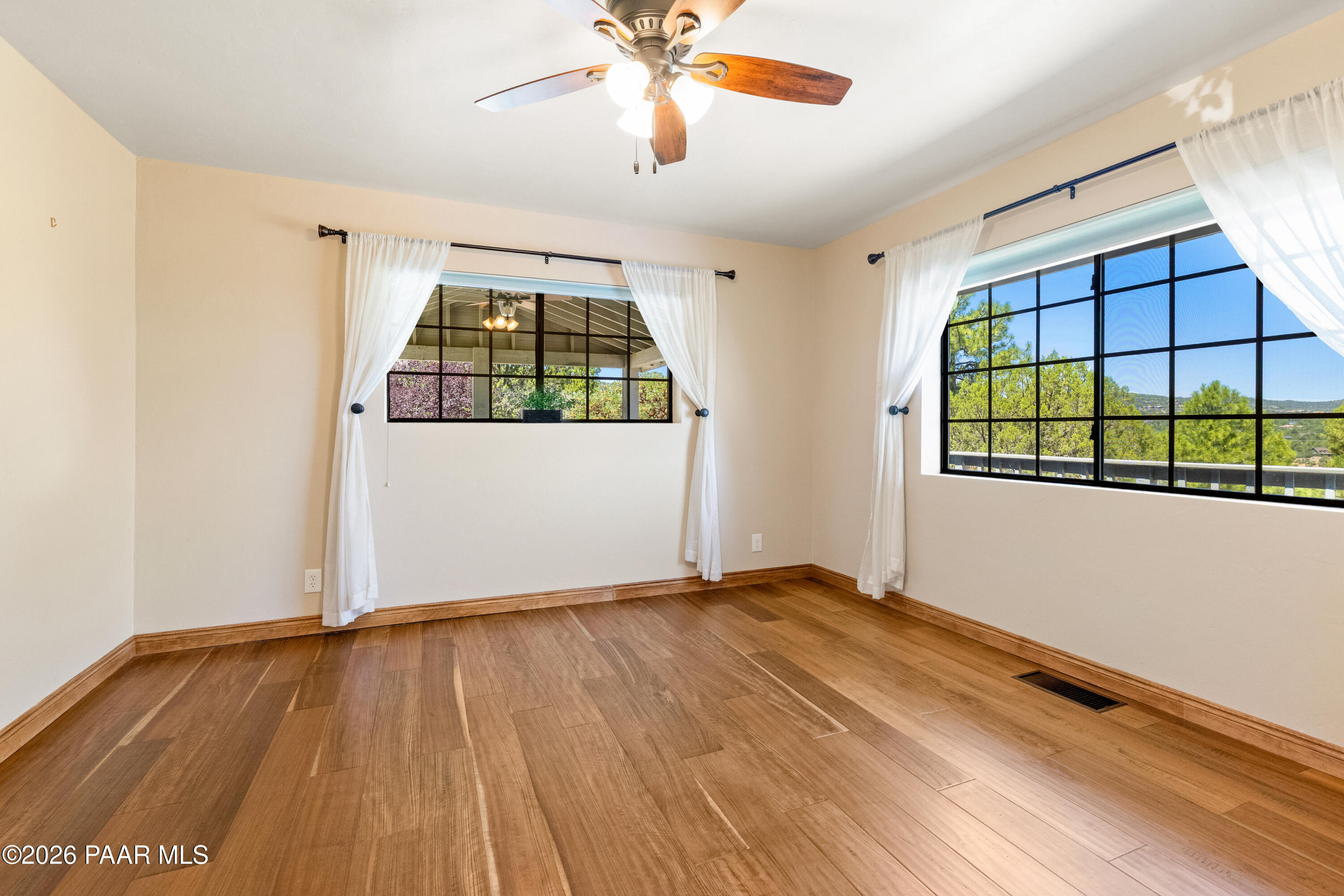 1289 S Manzanita Hill Road