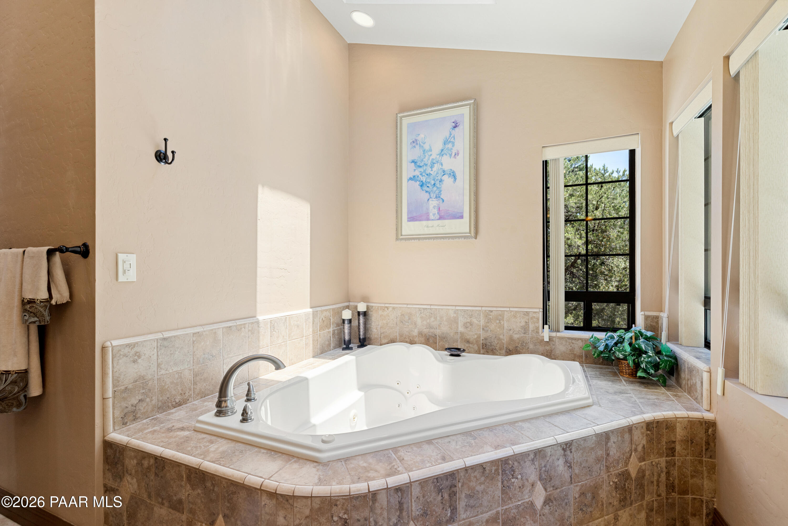 1289 S Manzanita Hill Road