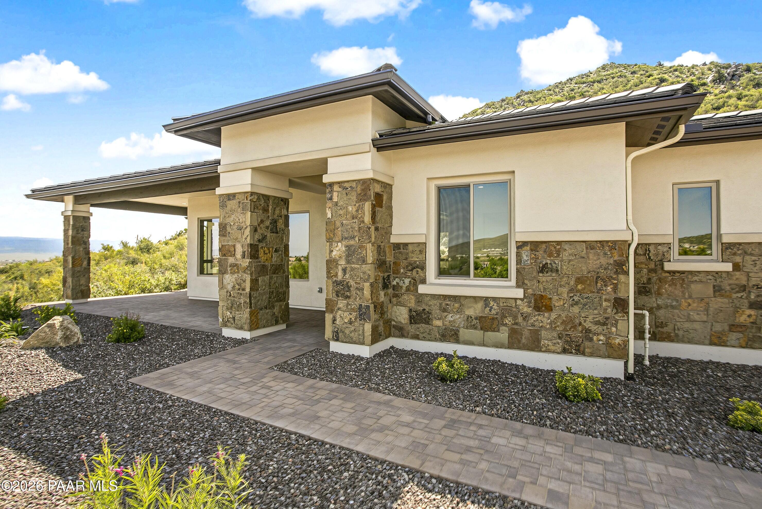 1172 N Cloud Cliff Pass
