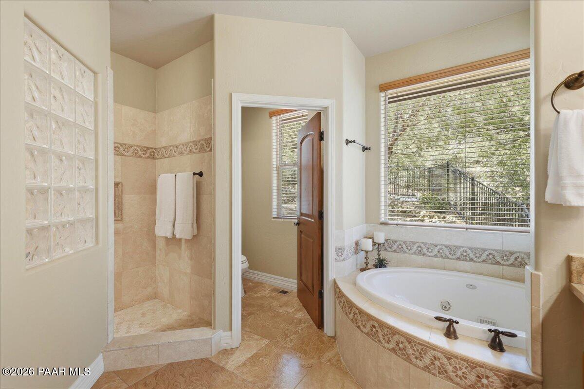 2140 Lone Oak Way