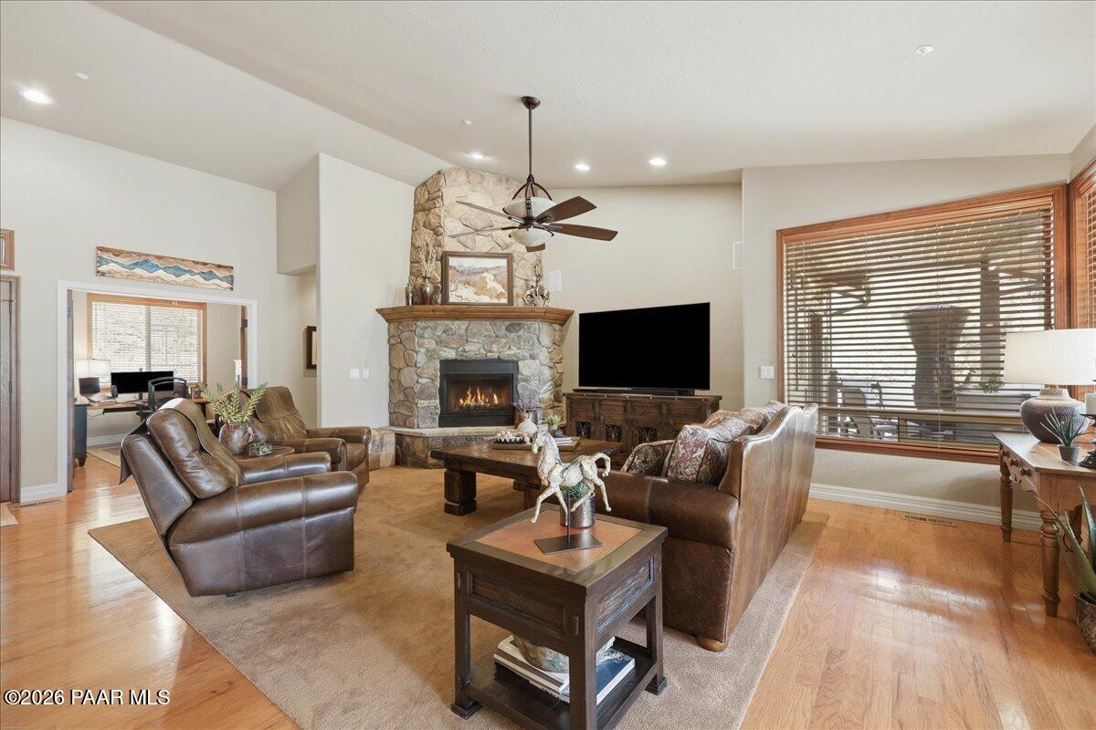 2140 Lone Oak Way