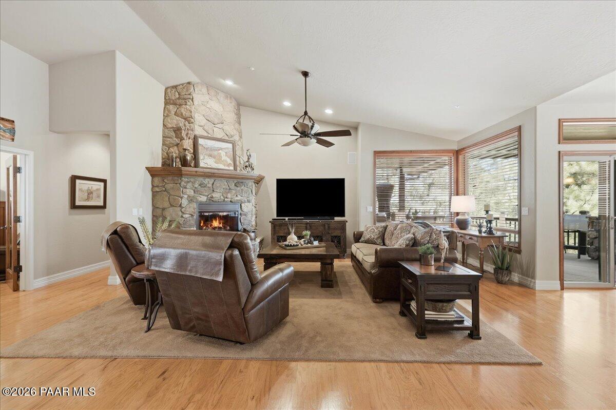 2140 Lone Oak Way