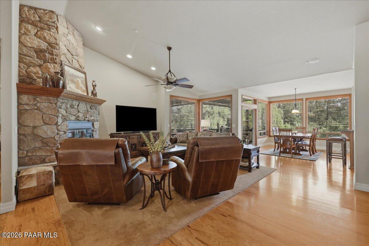 2140 Lone Oak Way