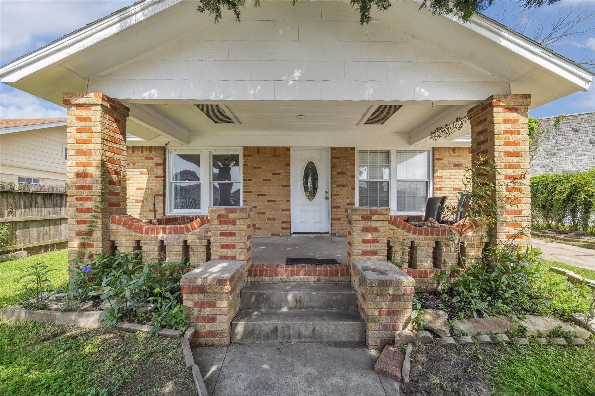 2504 Oakcliff Street