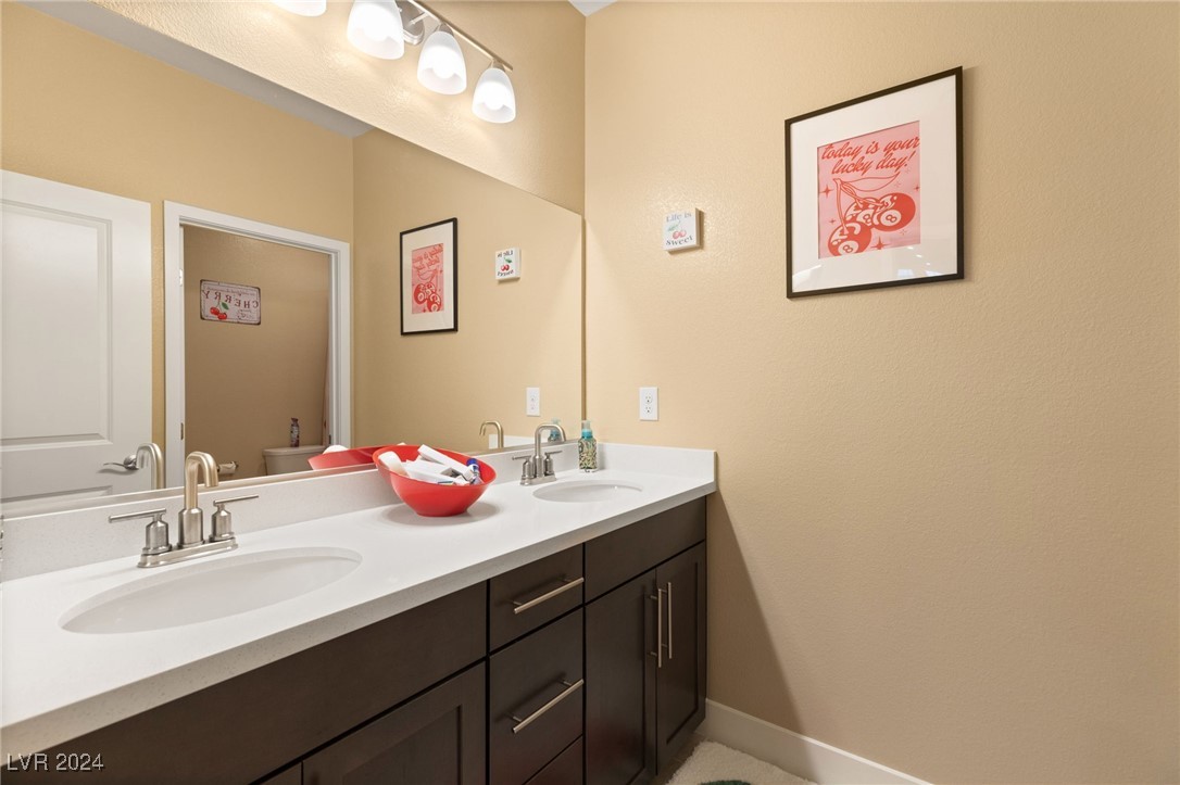 10374 Grapevine Hill Avenue