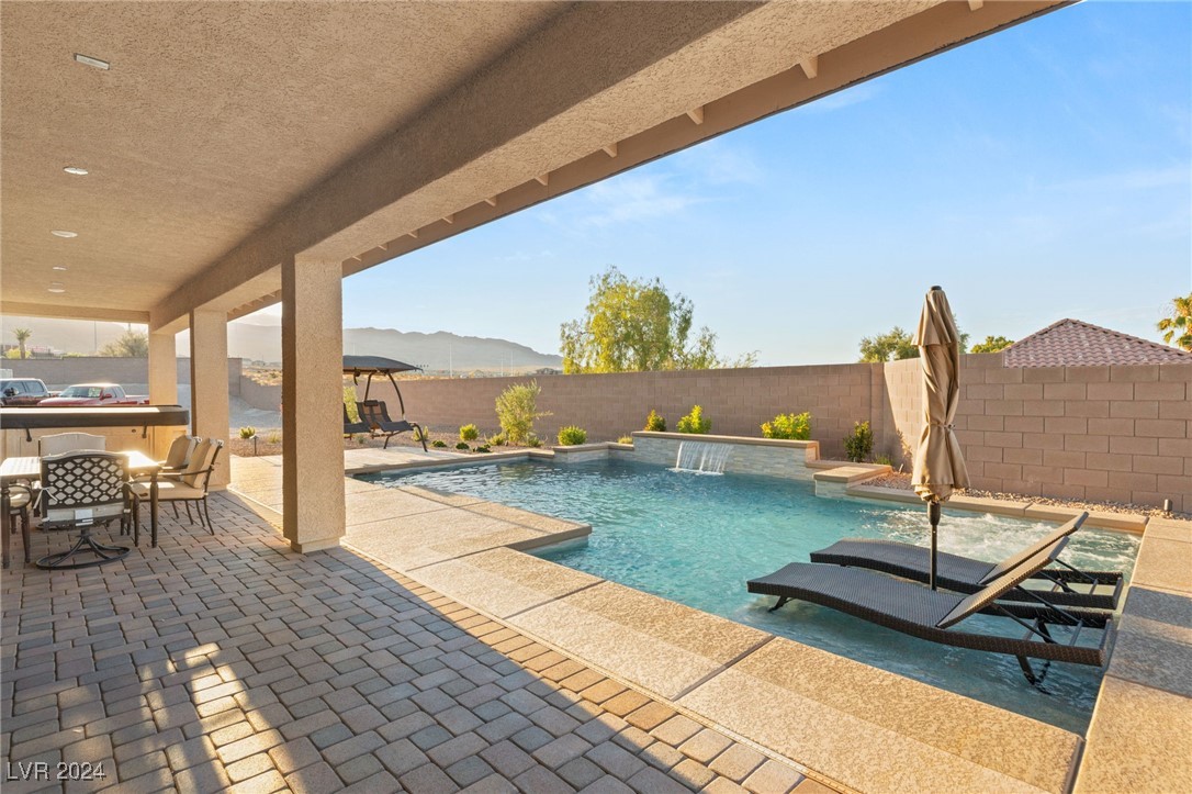 10374 Grapevine Hill Avenue