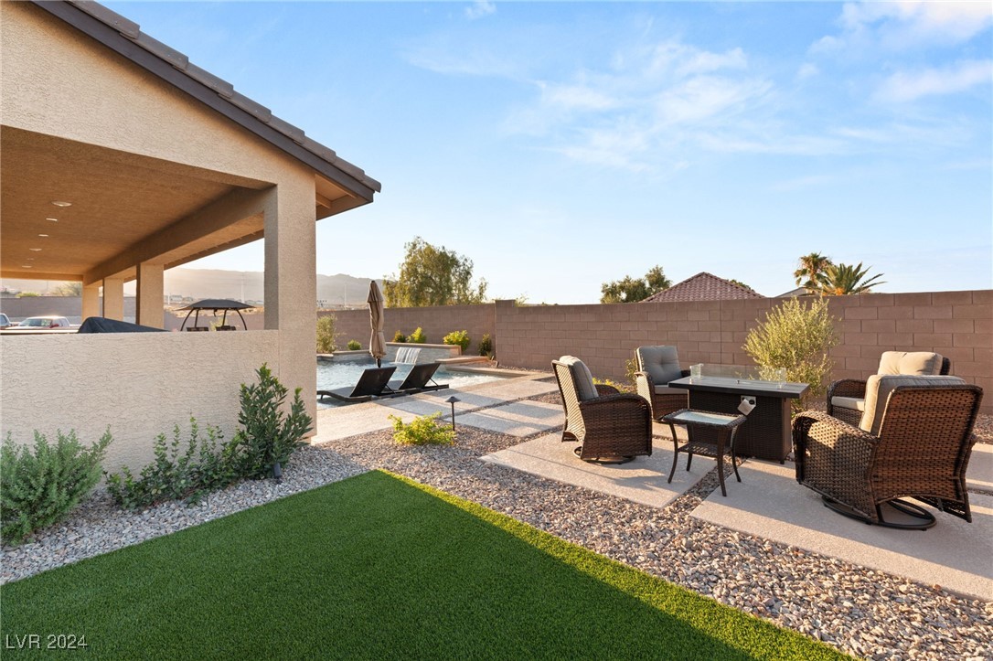 10374 Grapevine Hill Avenue